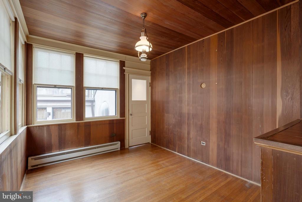 1921 Biltmore St NW