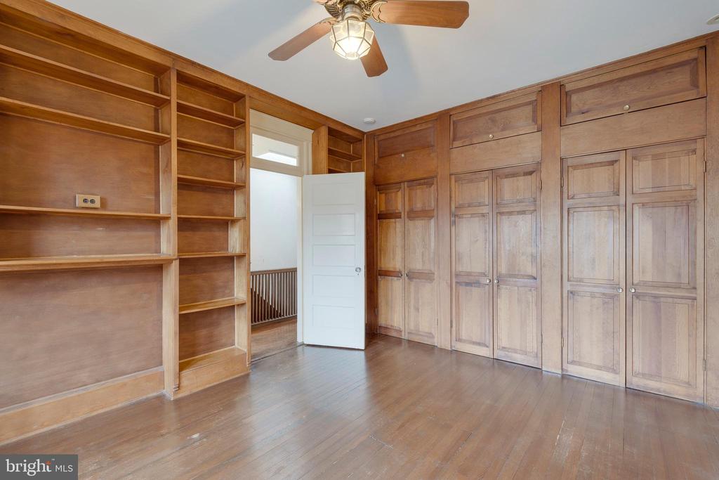 1921 Biltmore St NW
