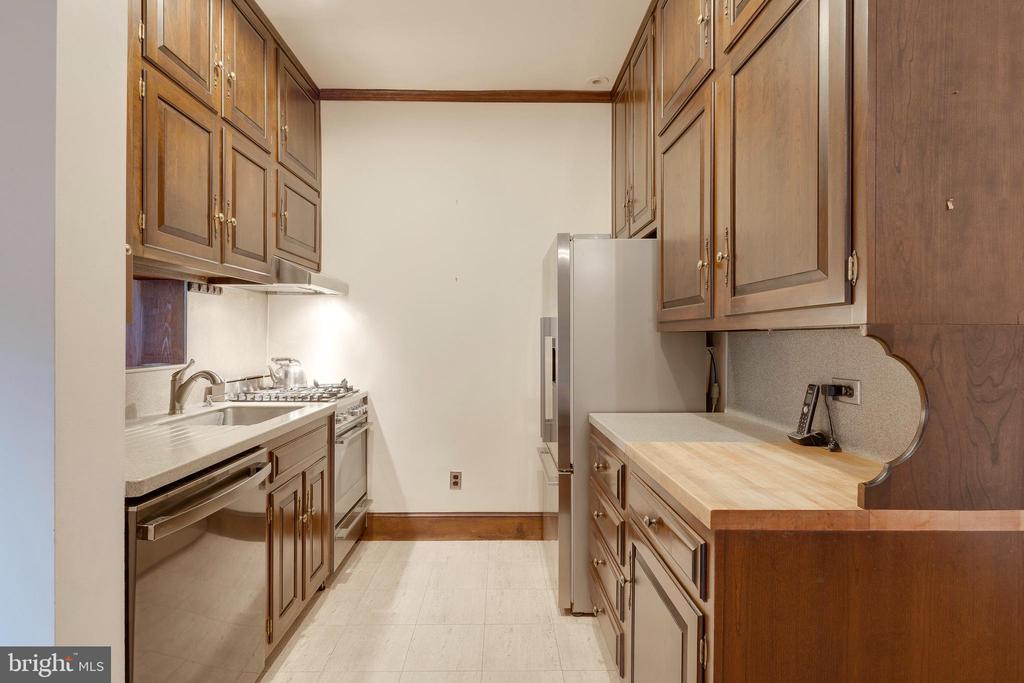 1921 Biltmore St NW