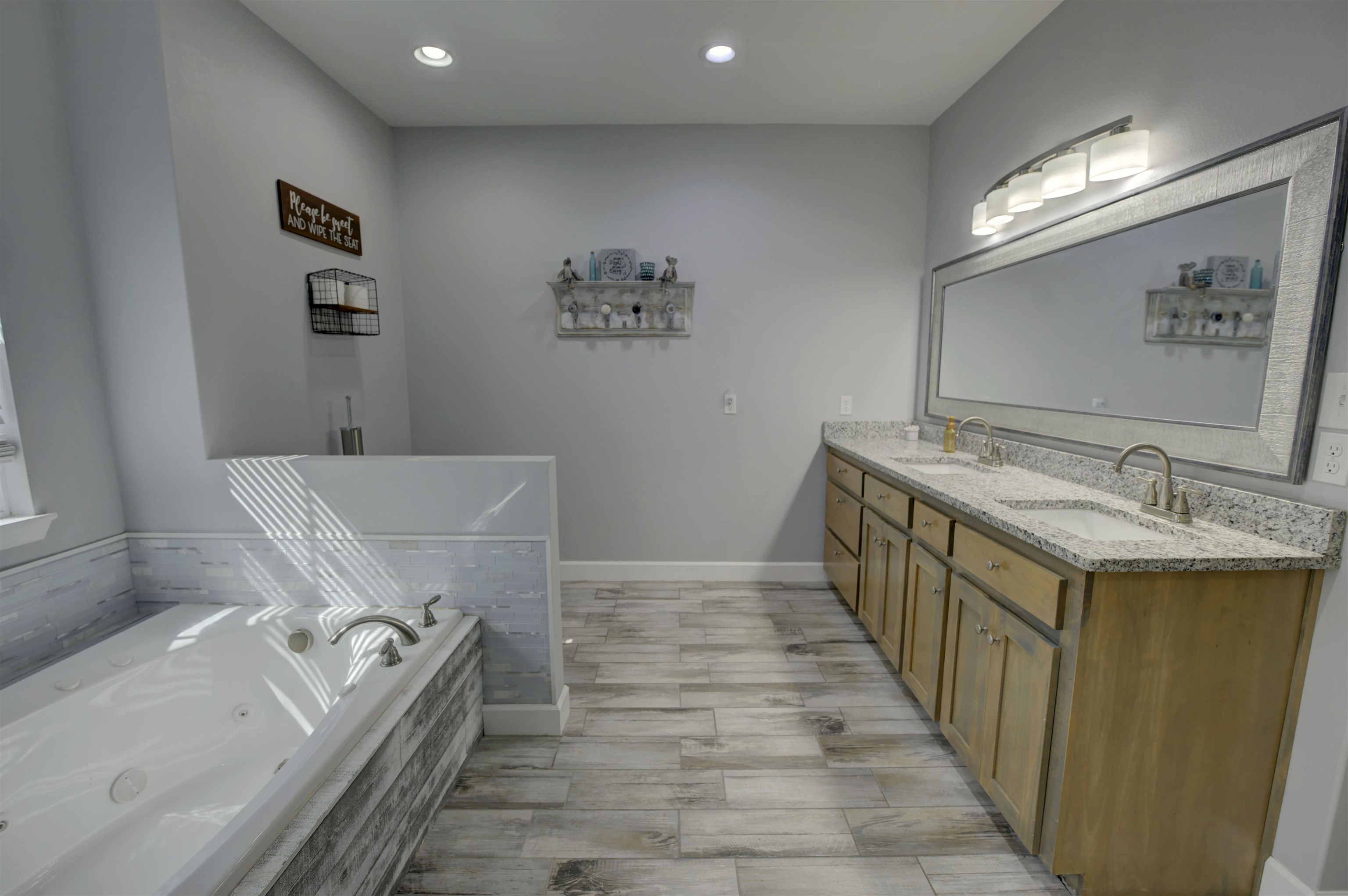 2976 Riverview Drive