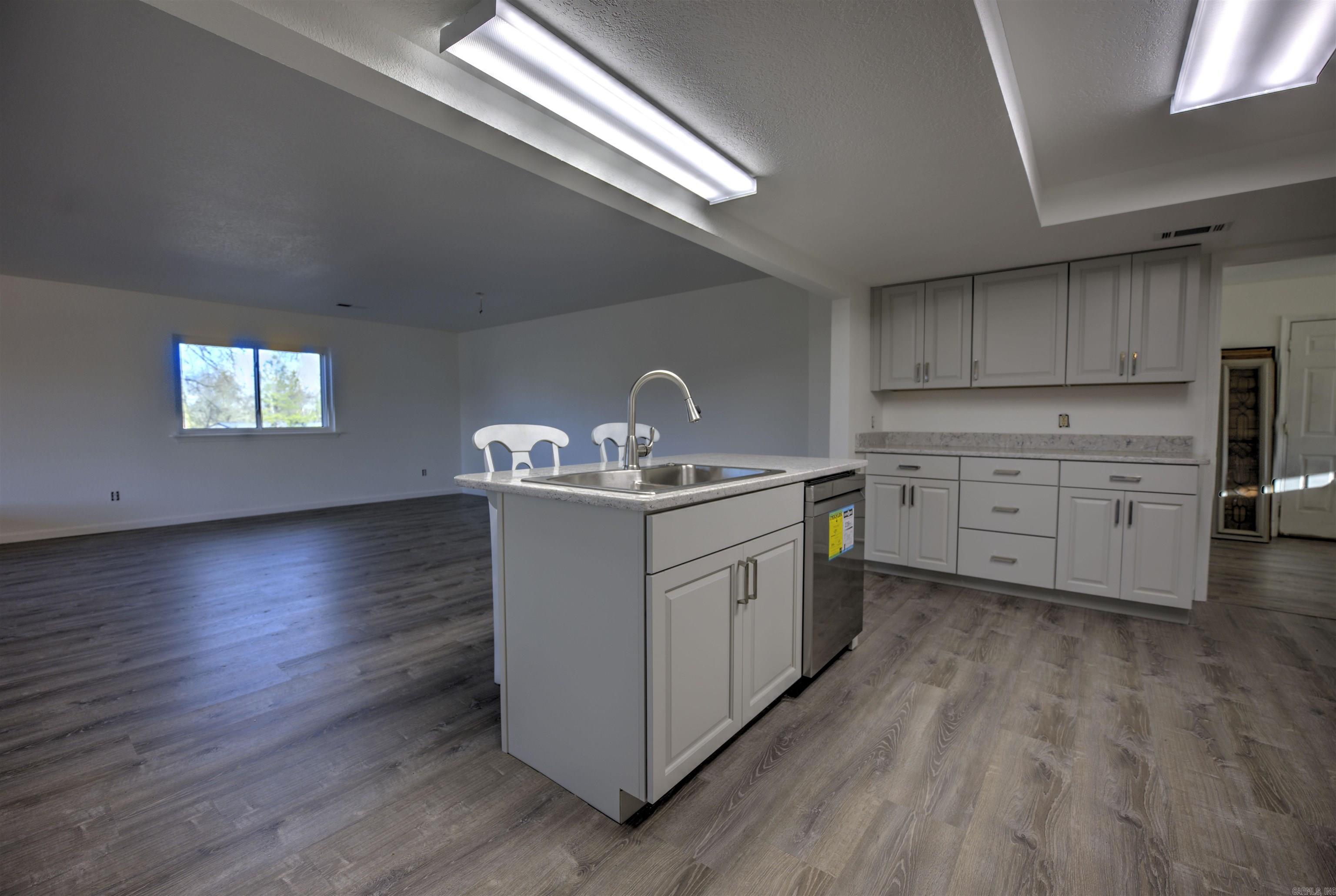 1633 Highway 128