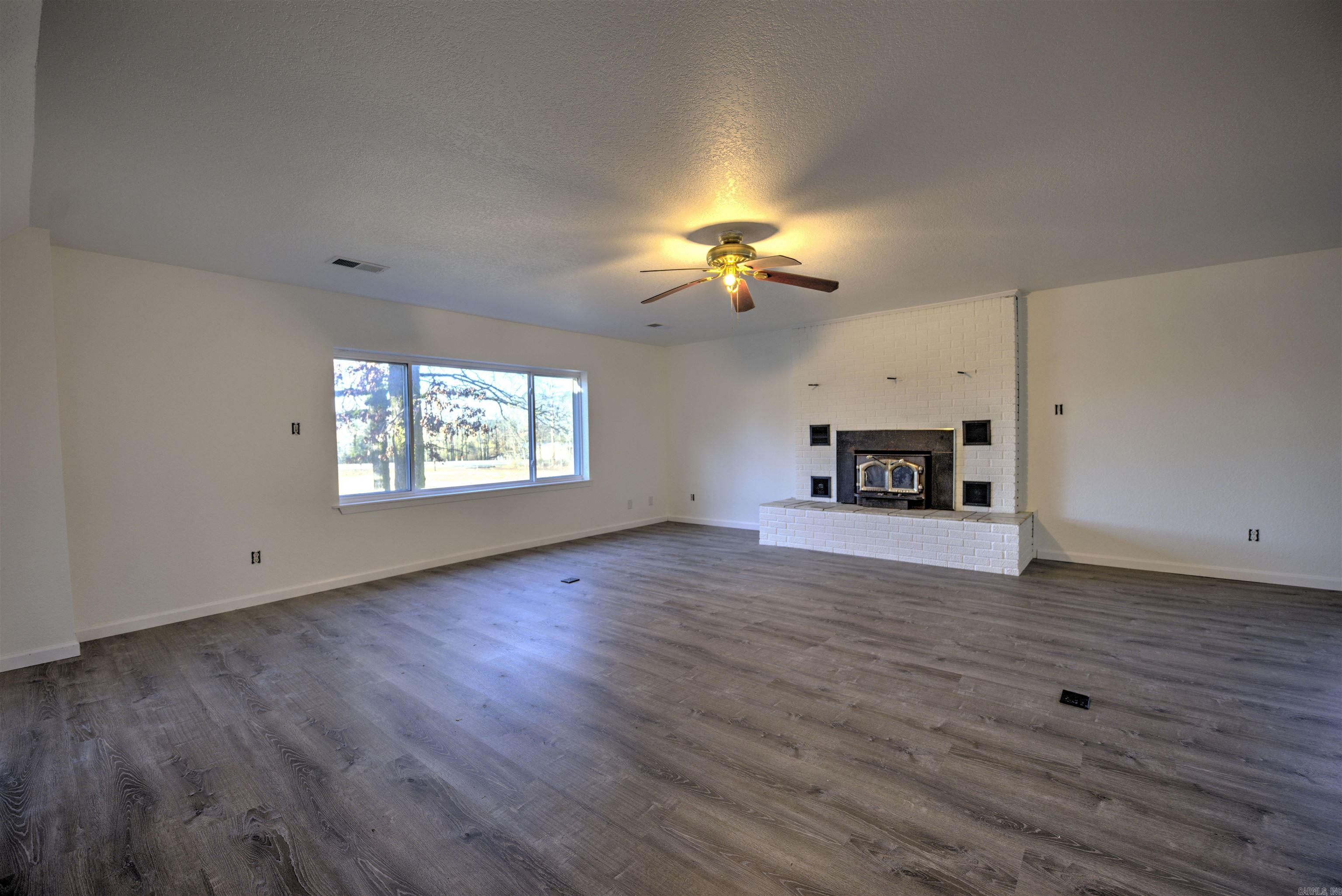 1633 Highway 128