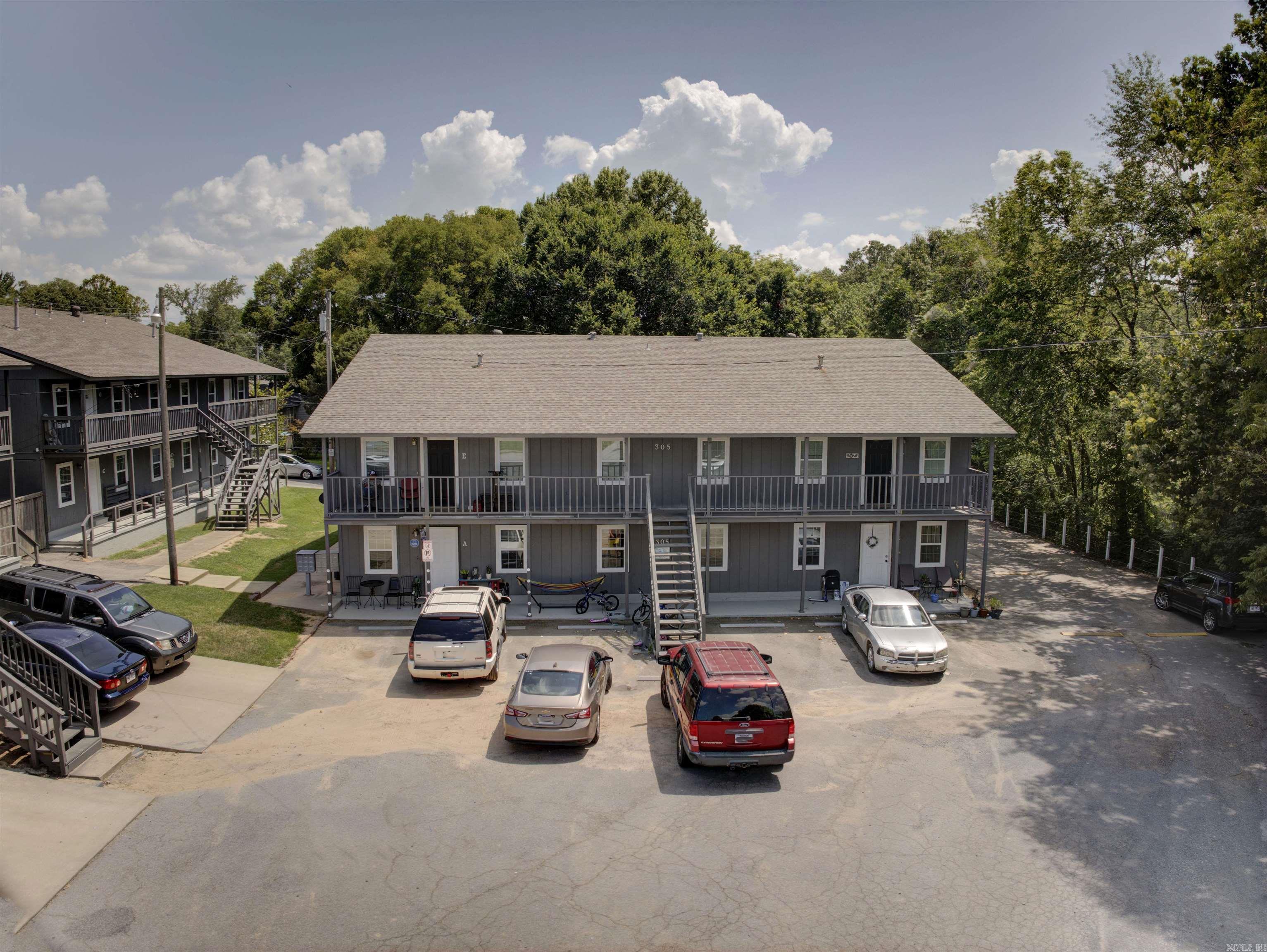 305 Border Street