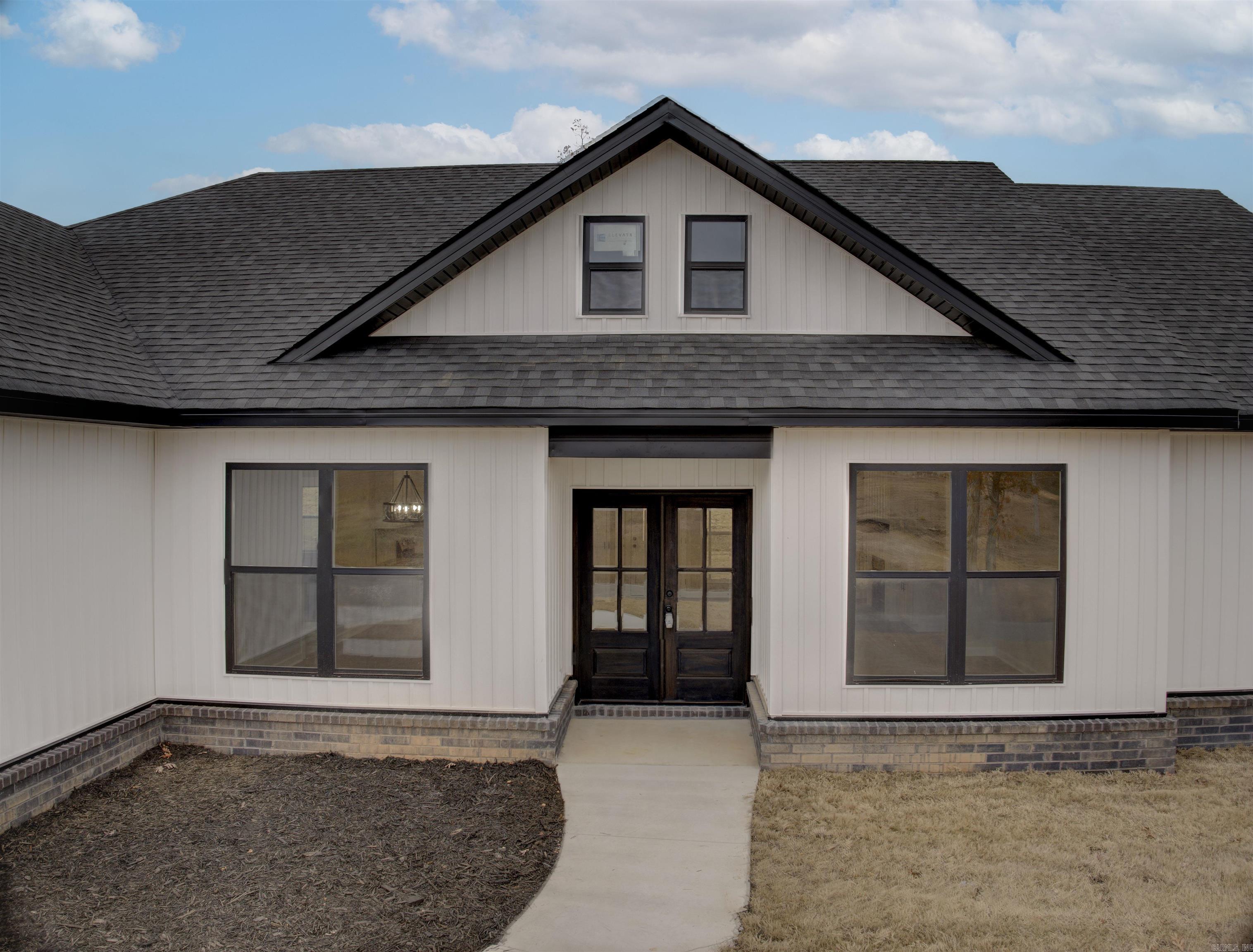 1025 Crrekwood Circle