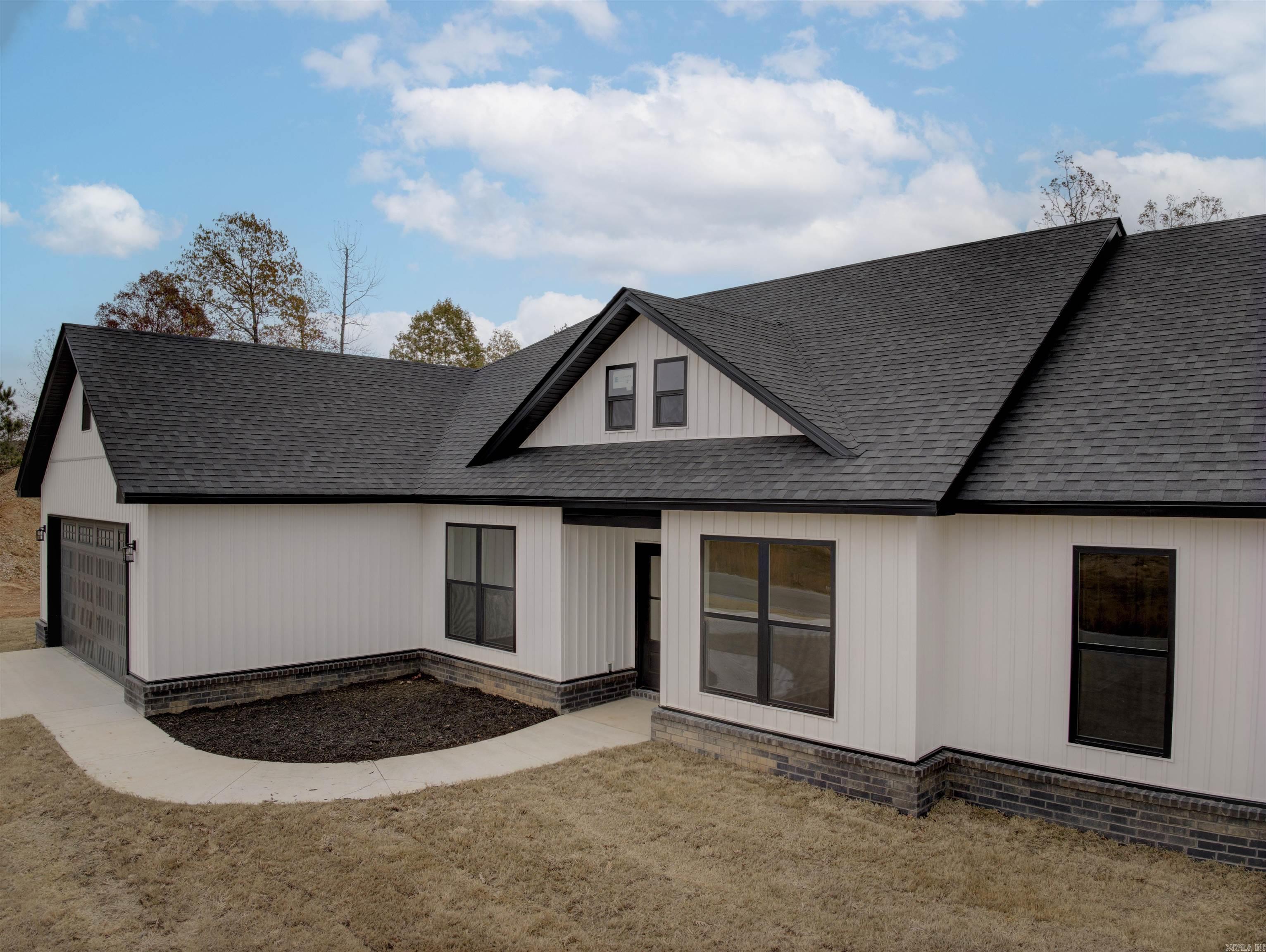 1025 Crrekwood Circle