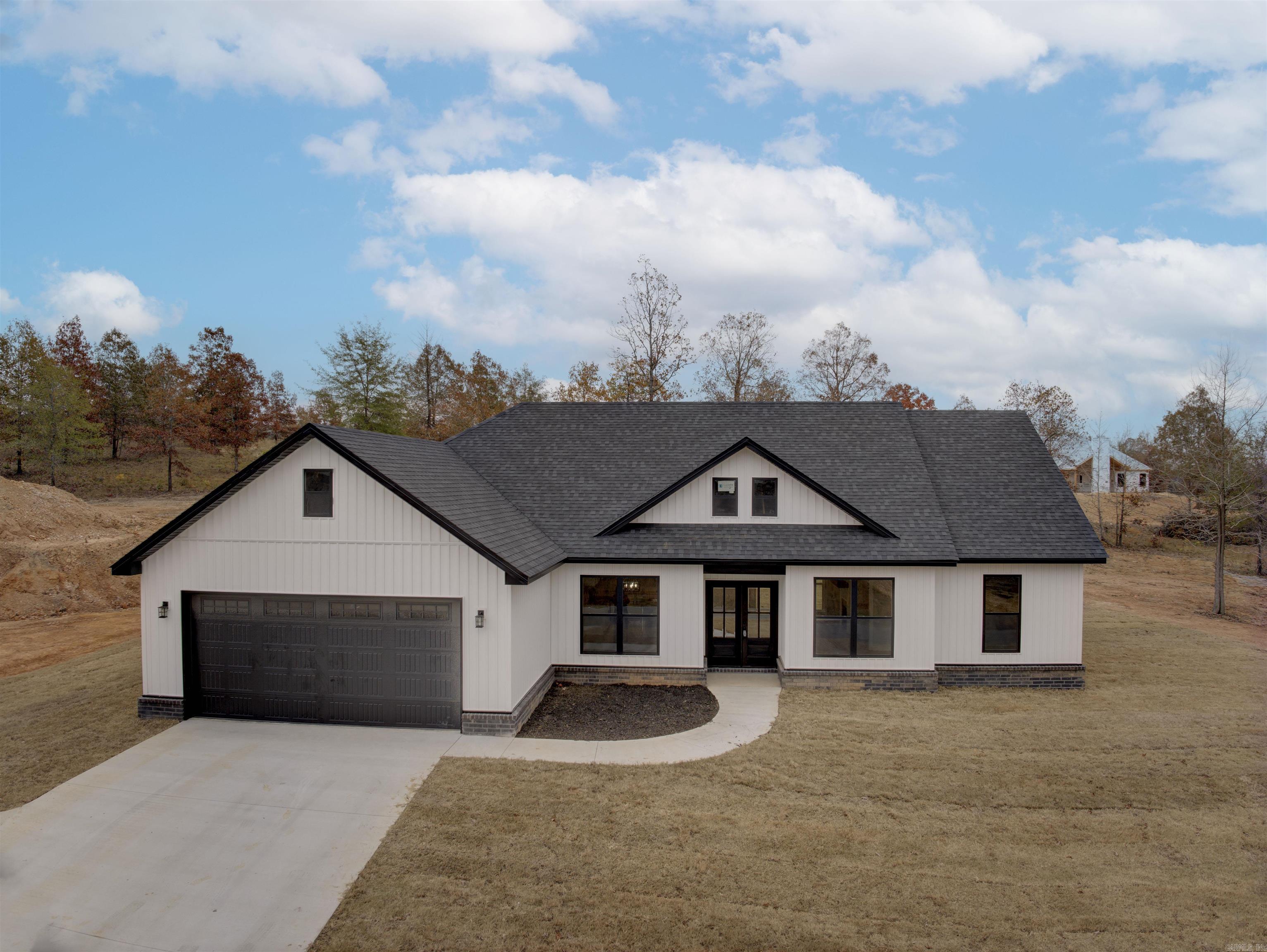 1025 Crrekwood Circle