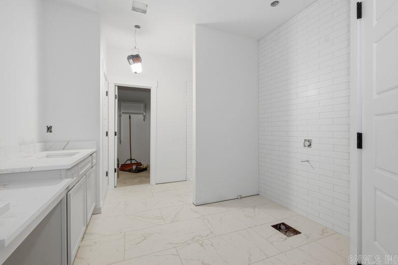 1060 Creekwood Circle