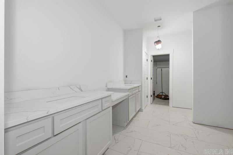 1060 Creekwood Circle