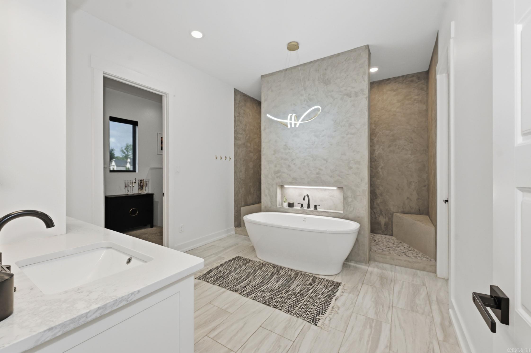 2001 SUNSTONE Drive