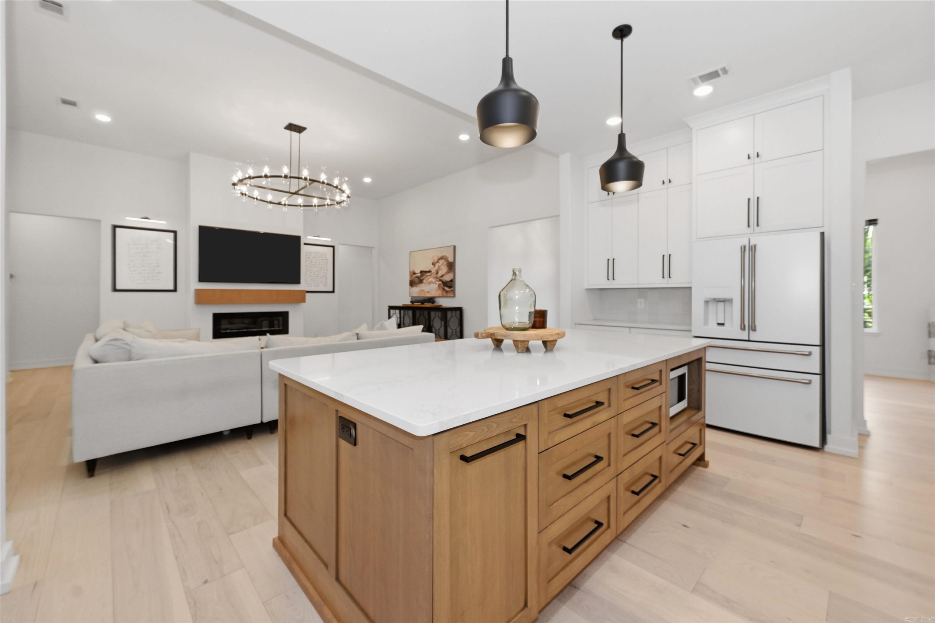 2001 SUNSTONE Drive