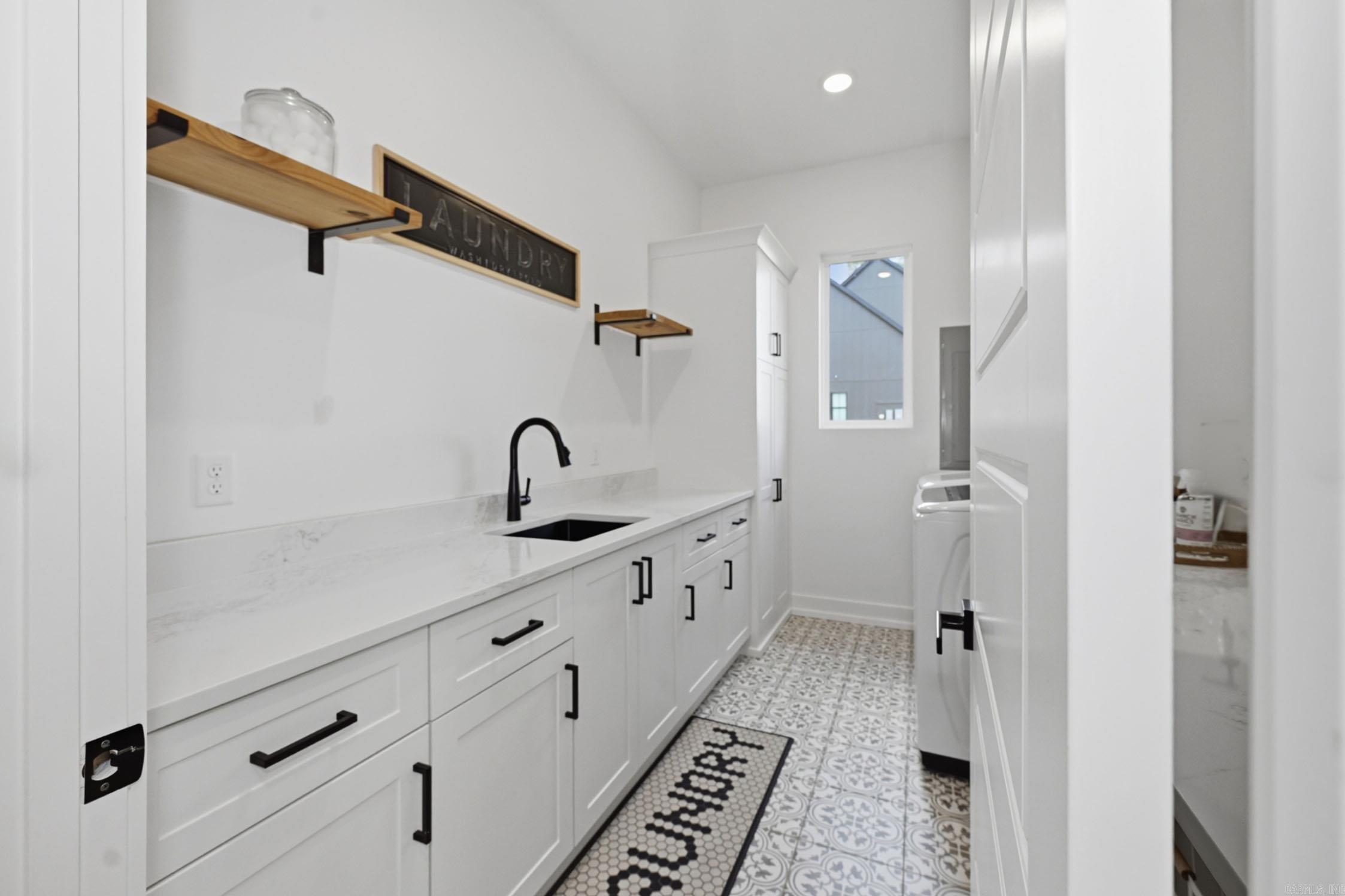 2001 SUNSTONE Drive