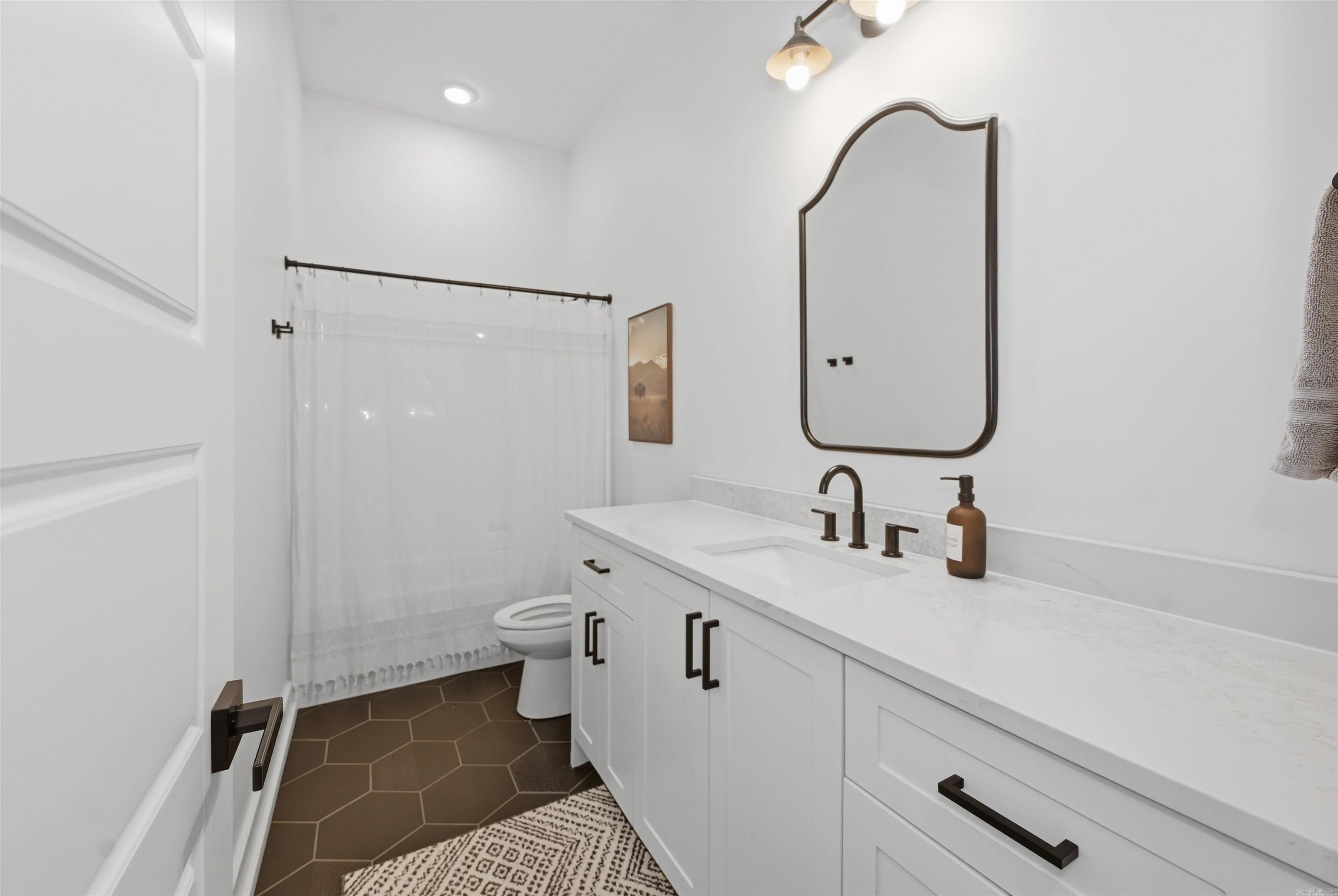2001 SUNSTONE Drive