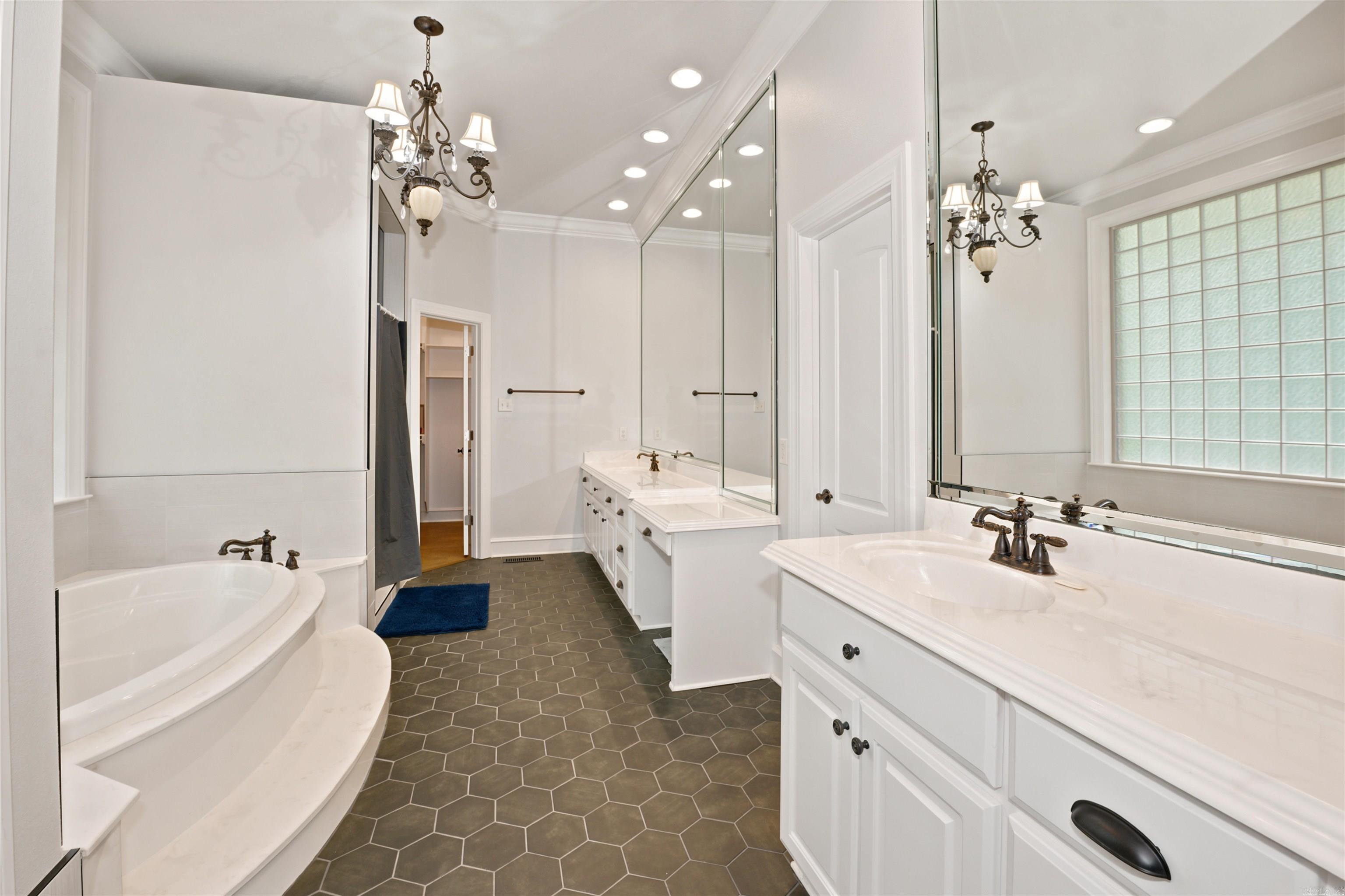 200 W Hillcrest Drive