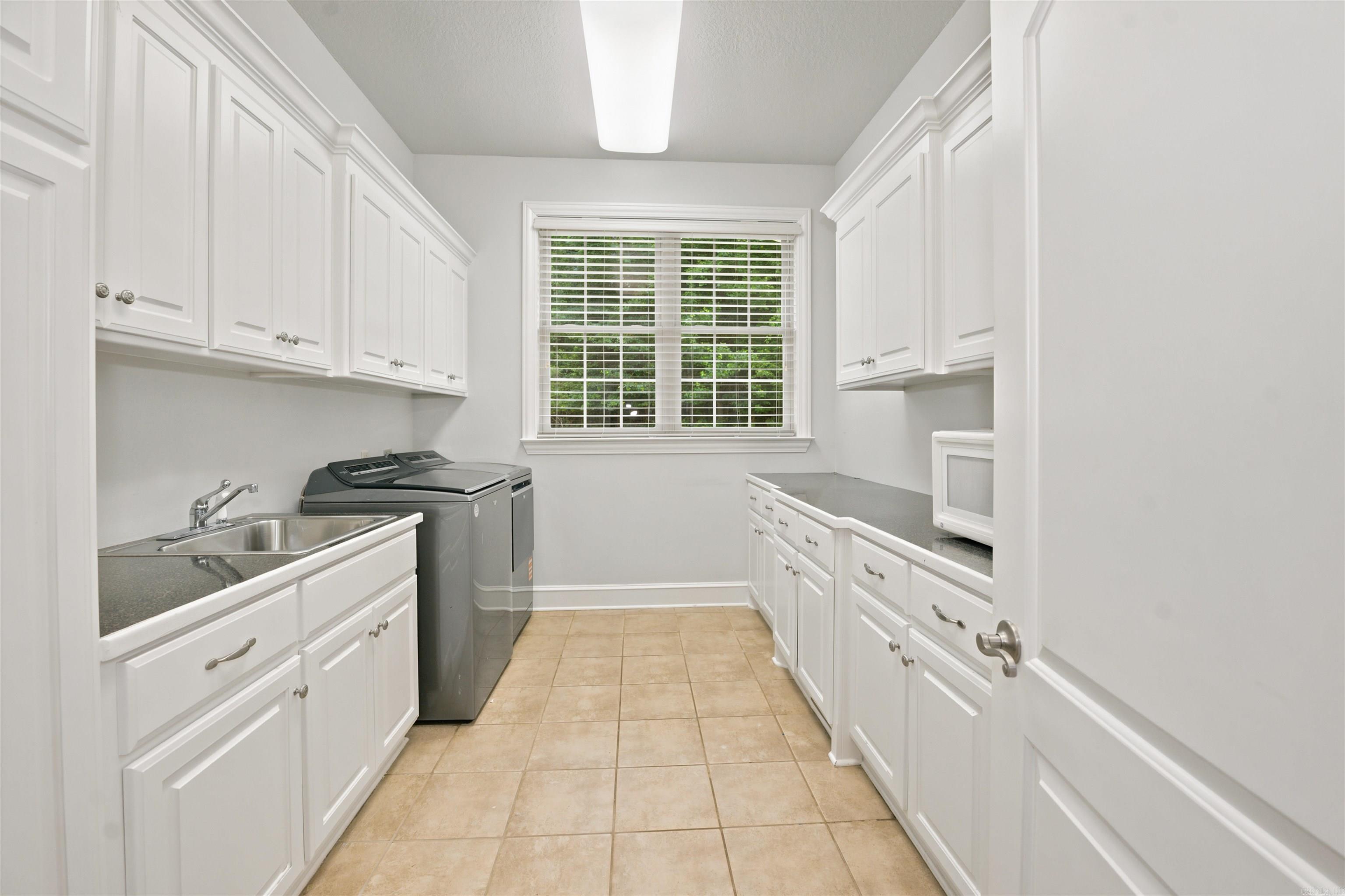 200 W Hillcrest Drive
