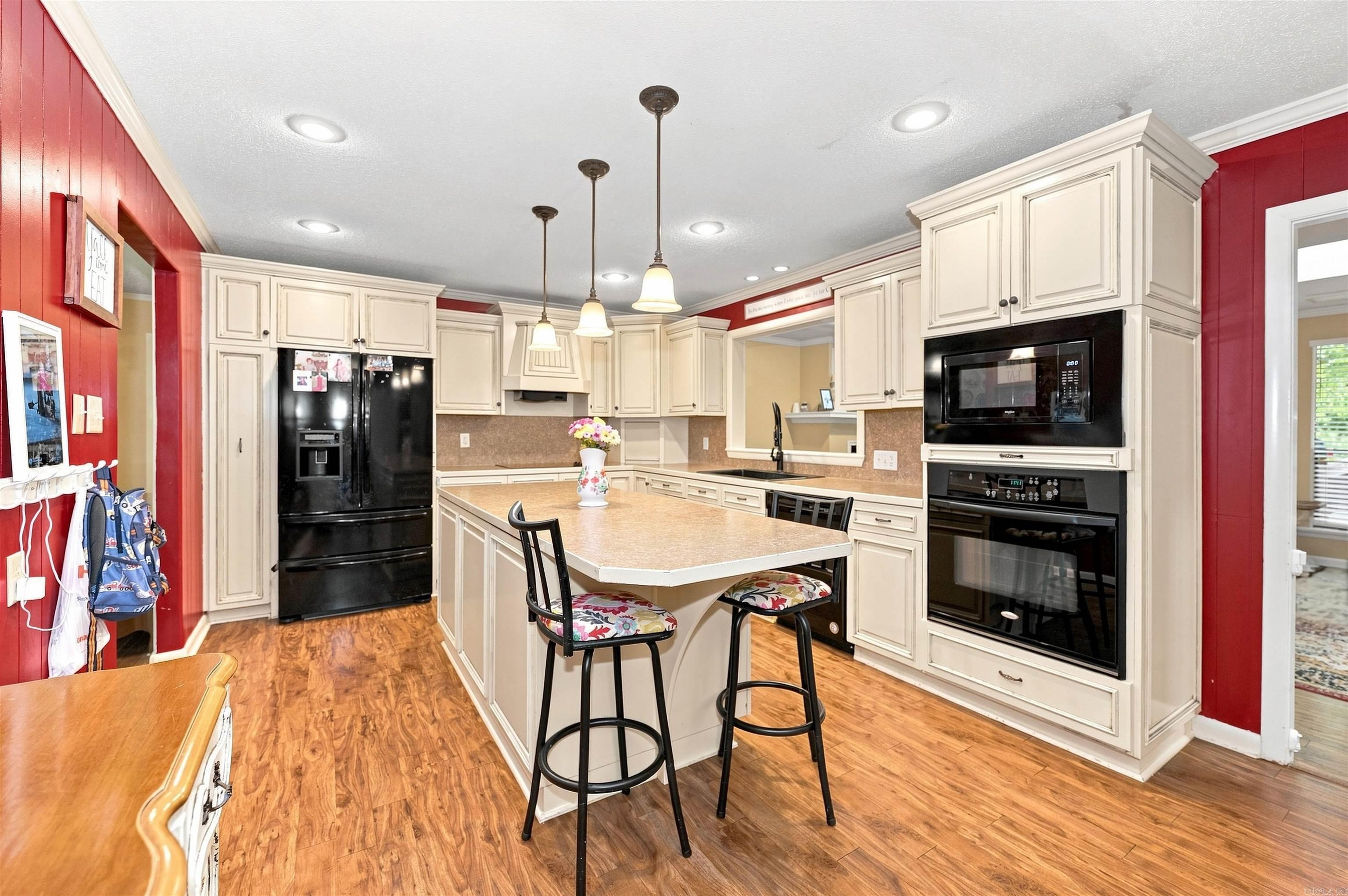 805 Oakwood