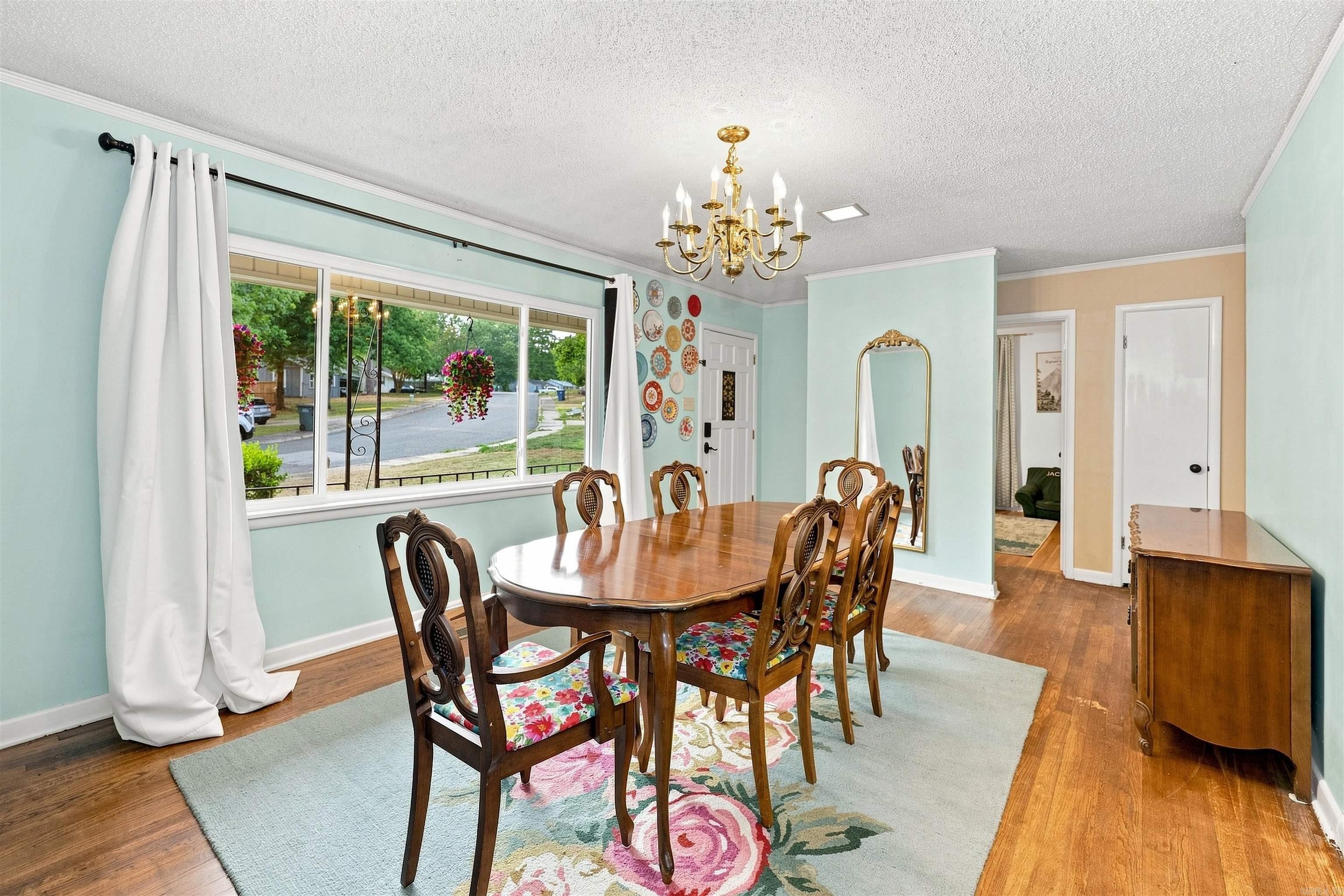 805 Oakwood