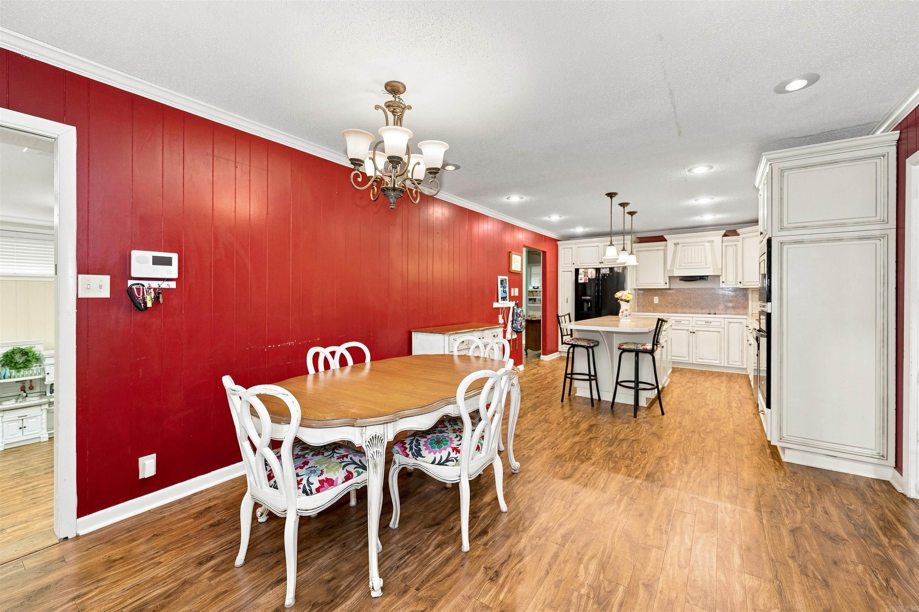 805 Oakwood