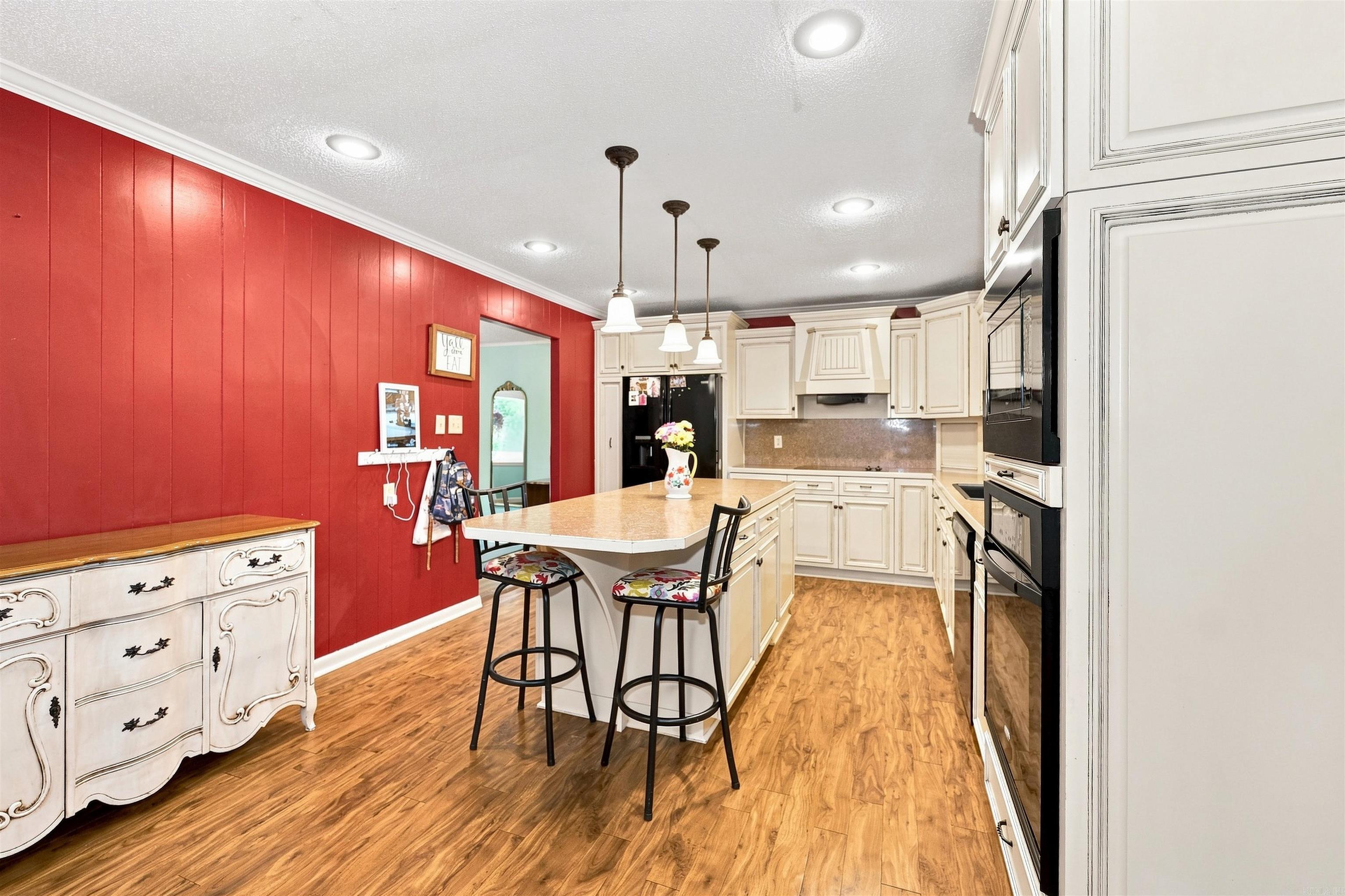 805 Oakwood