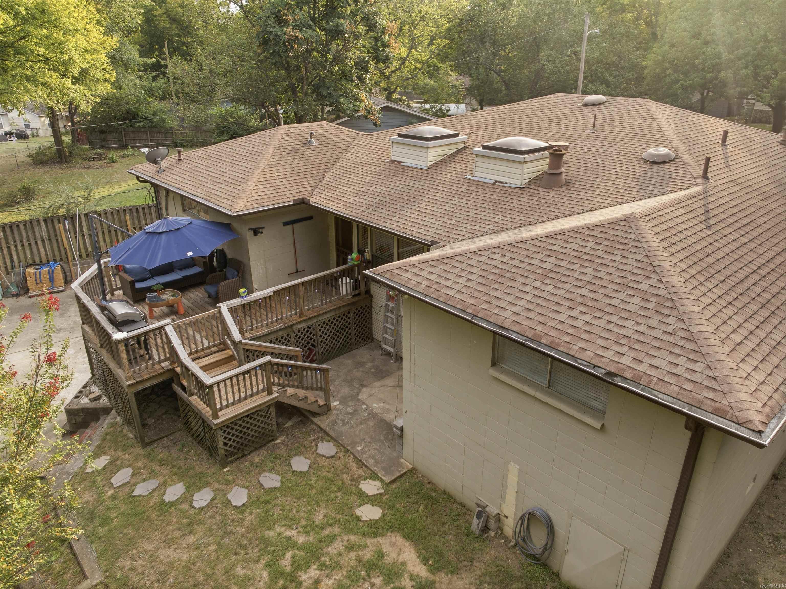 805 Oakwood