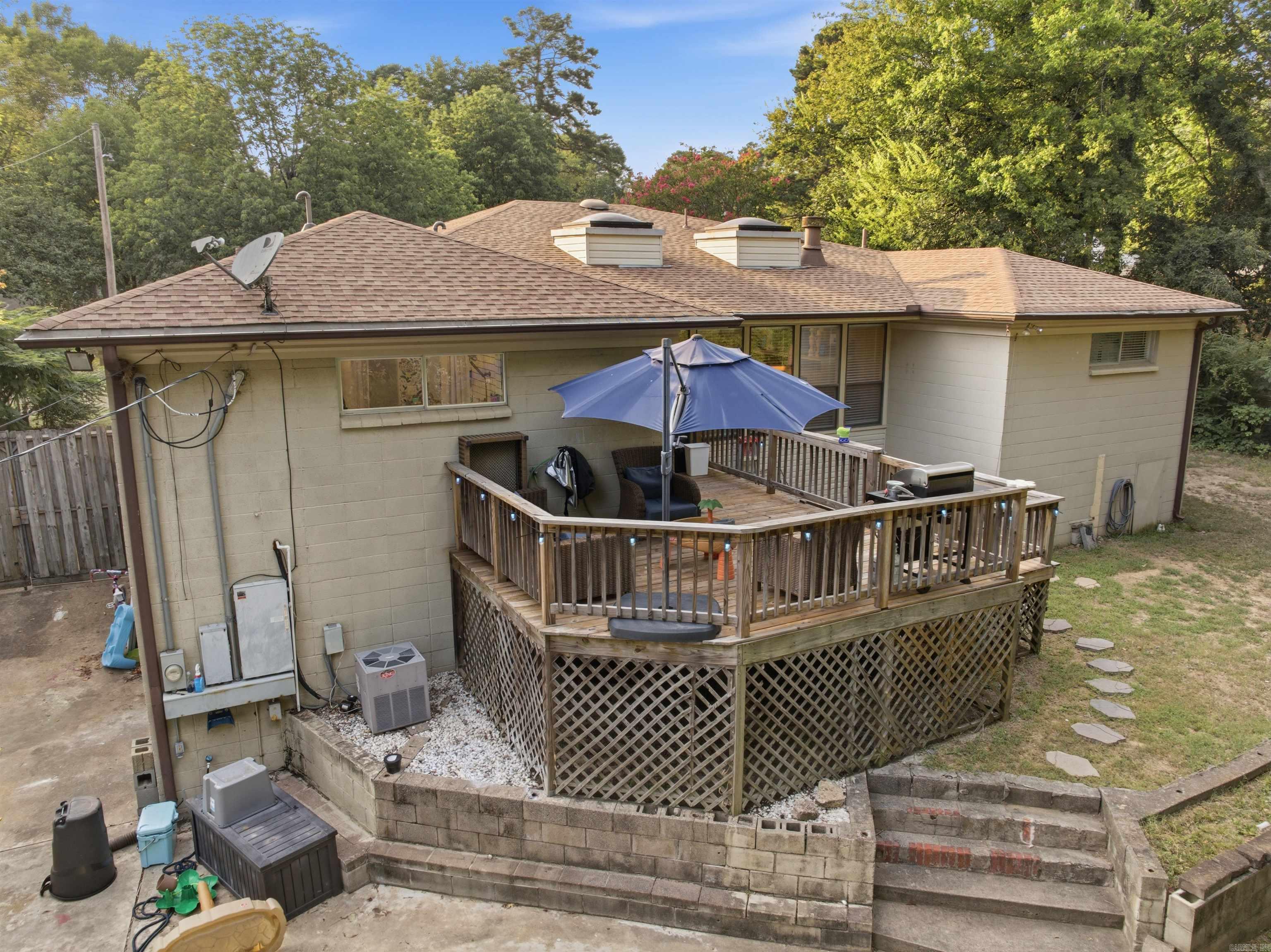 805 Oakwood