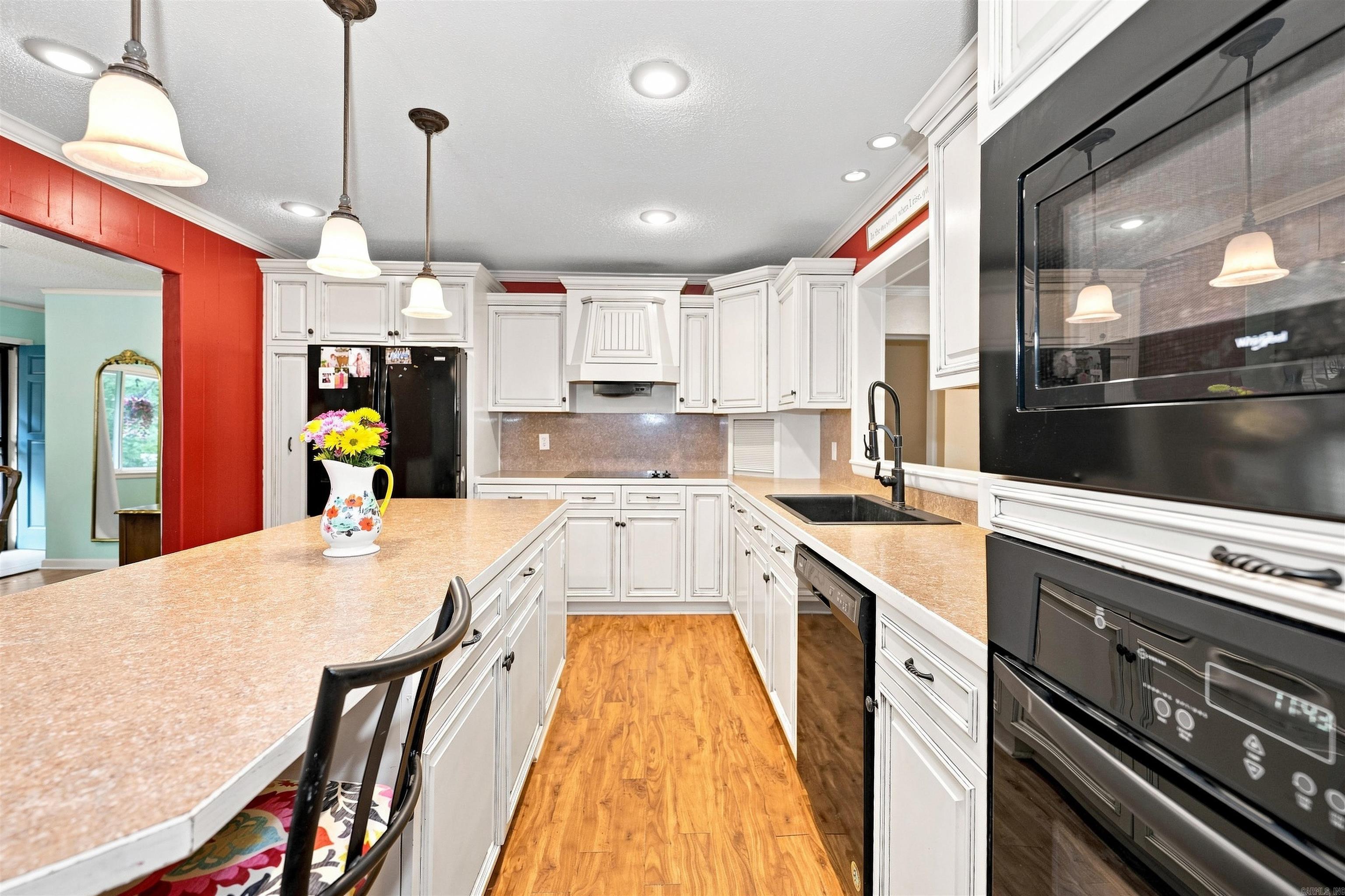 805 Oakwood