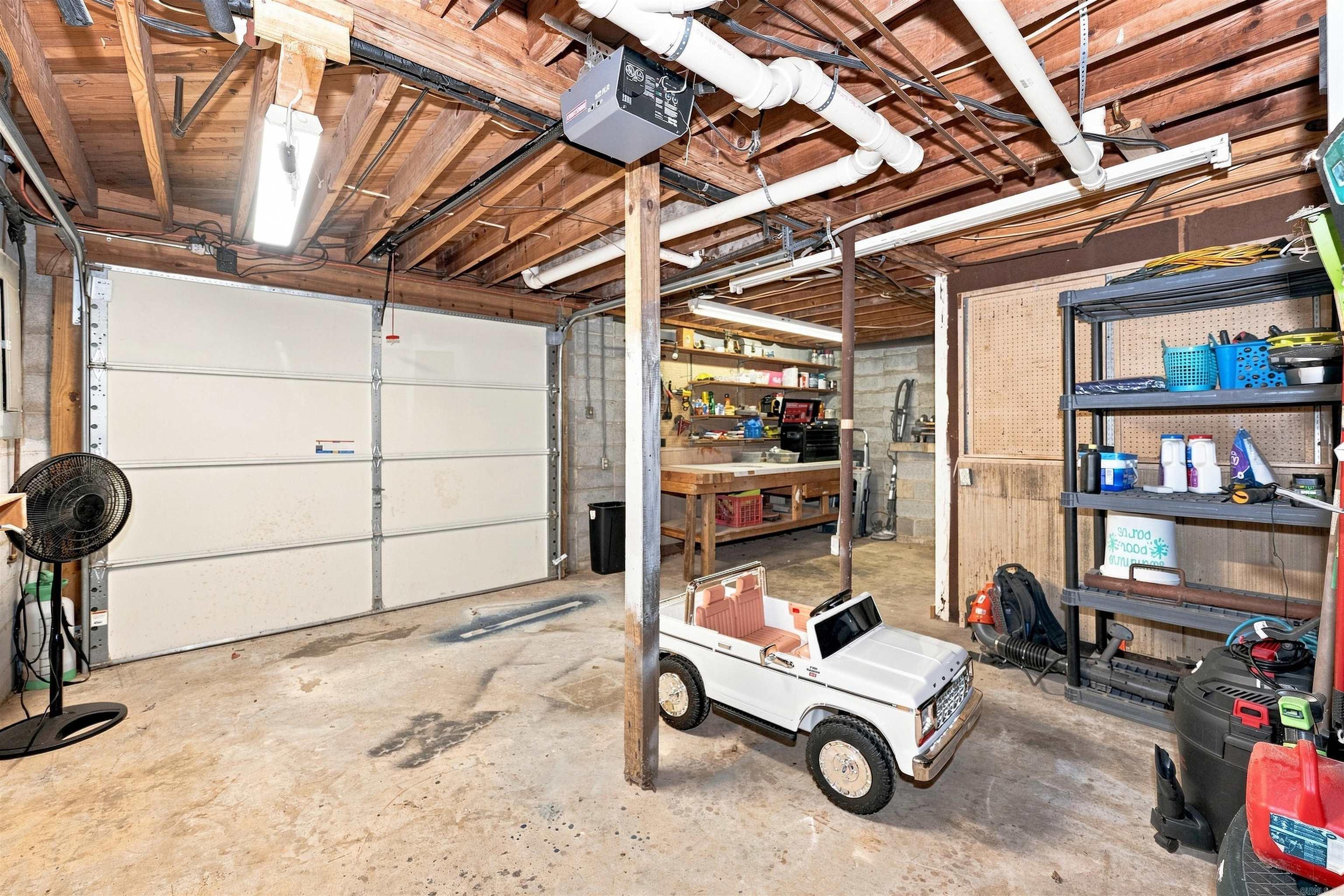 805 Oakwood