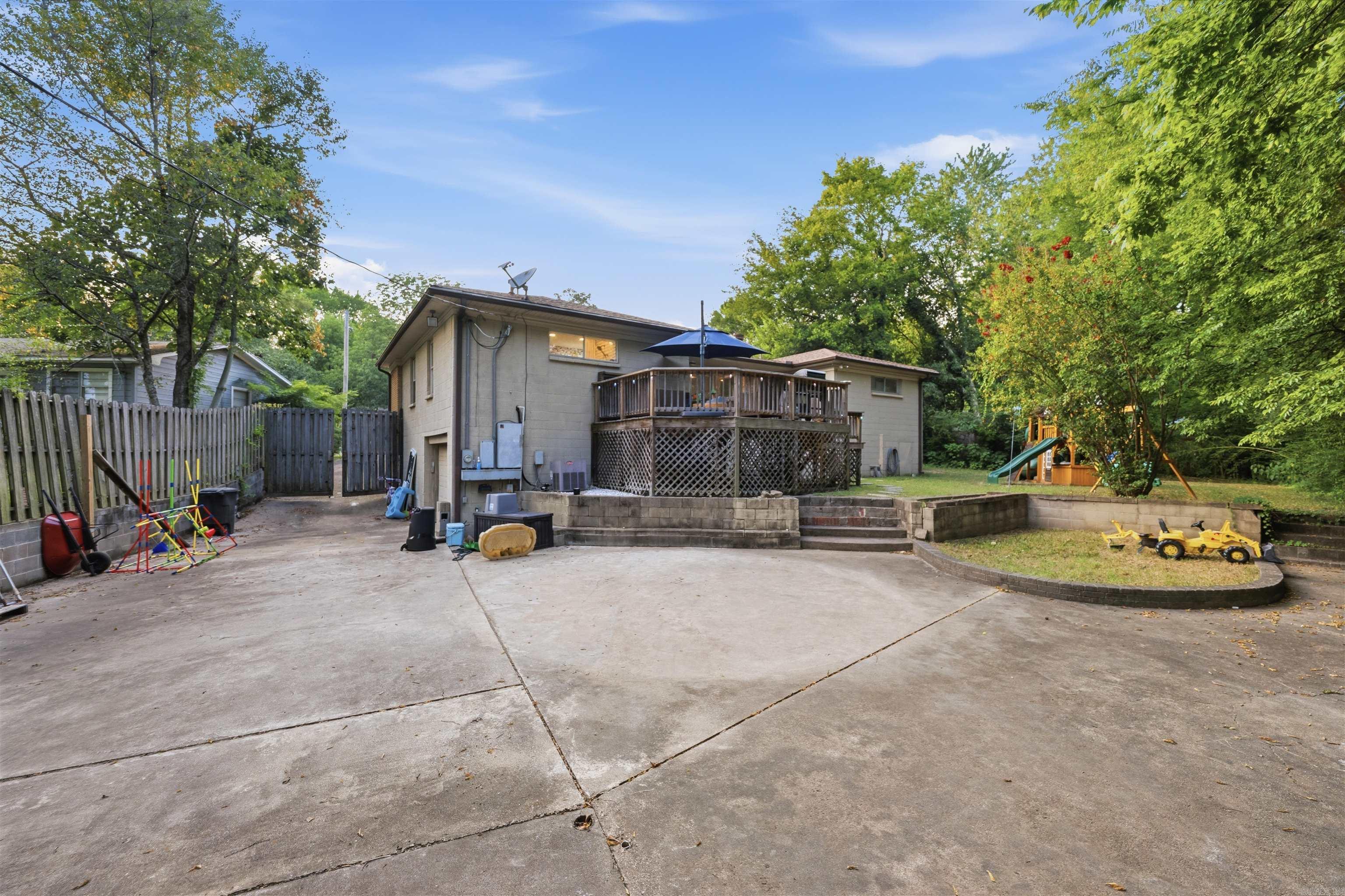 805 Oakwood