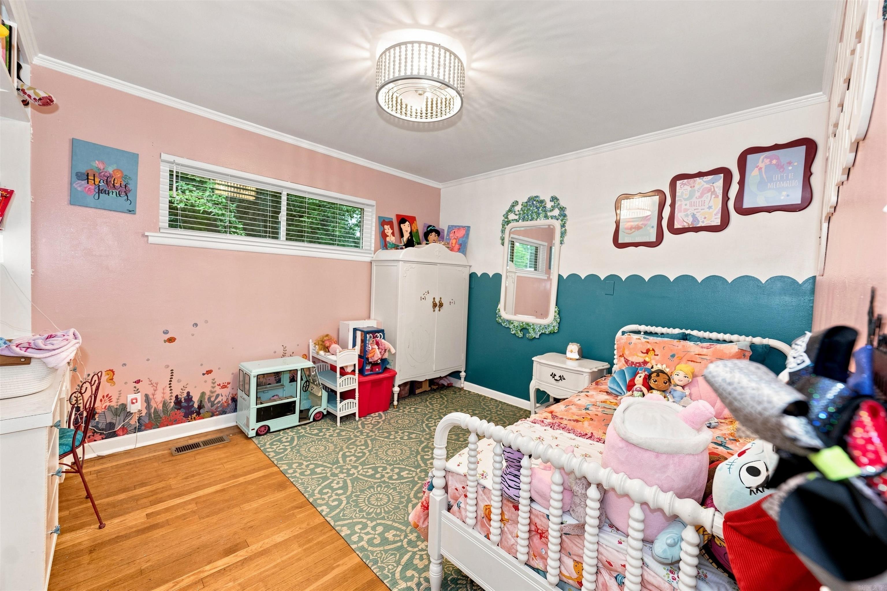 805 Oakwood