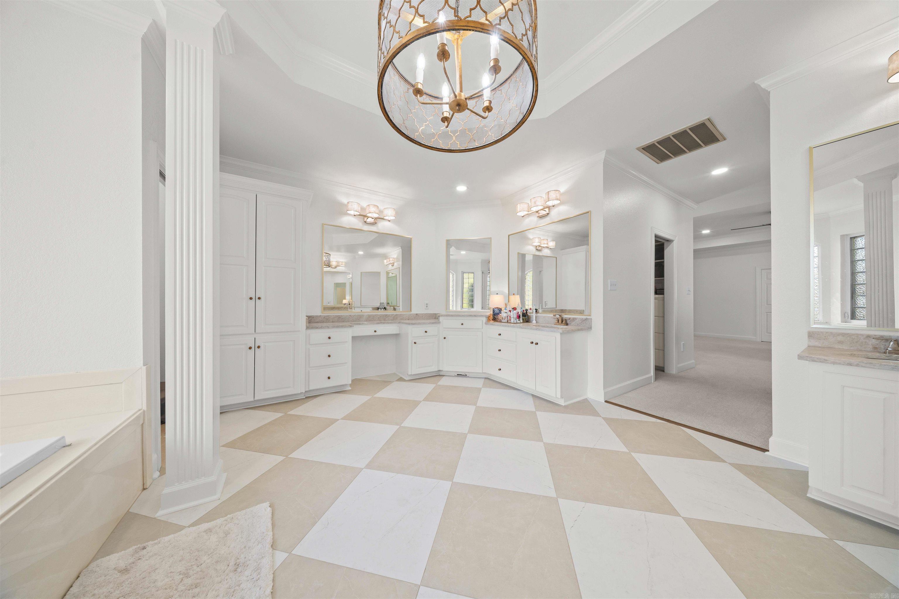 5006 Colonial Court