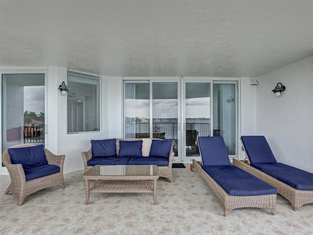 2700 N Federal Hwy 406