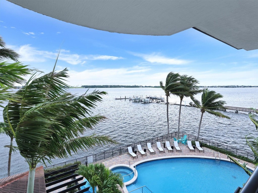 2700 N Federal Hwy 406