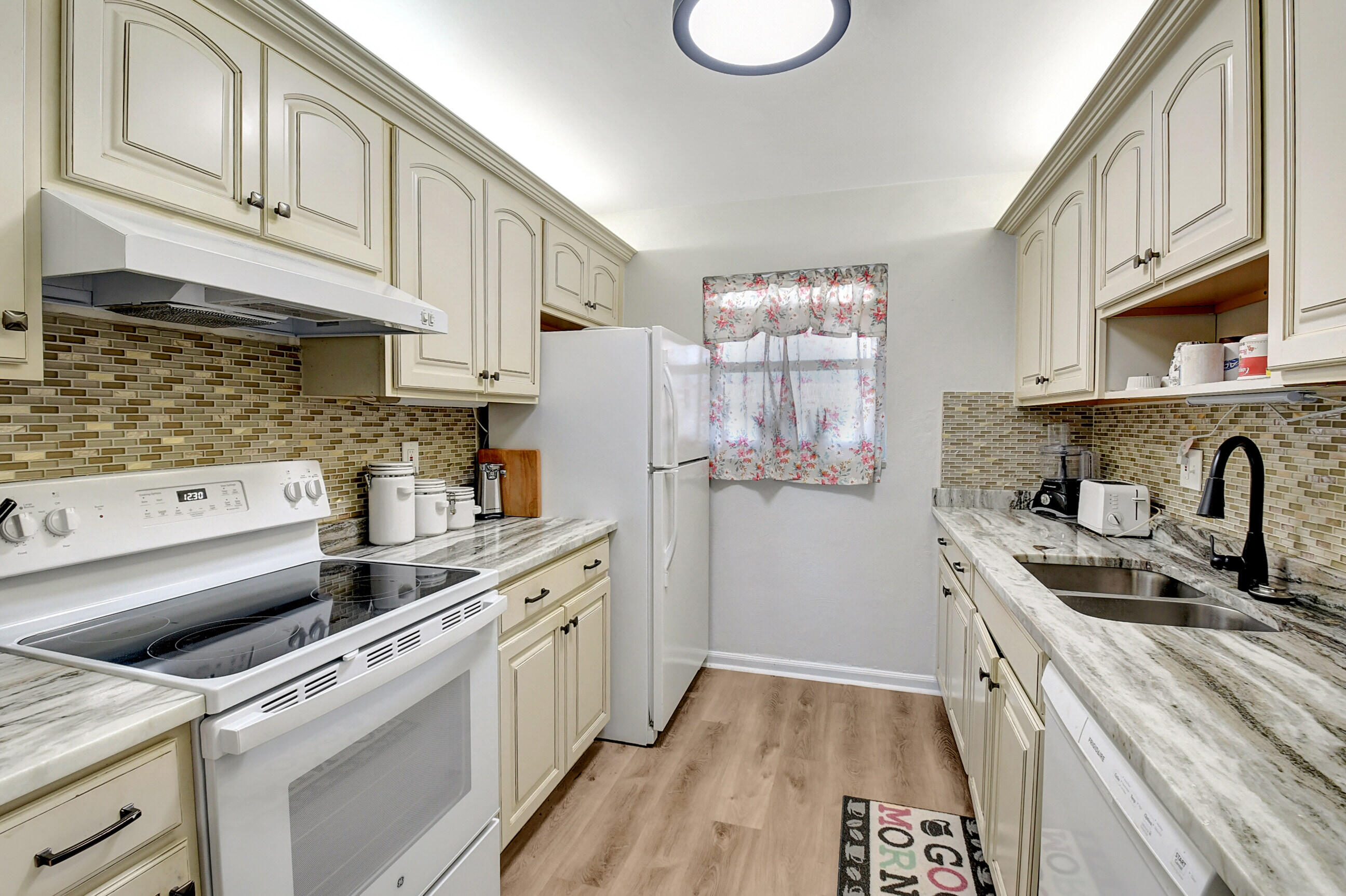 1191 SW Lake Circle 104