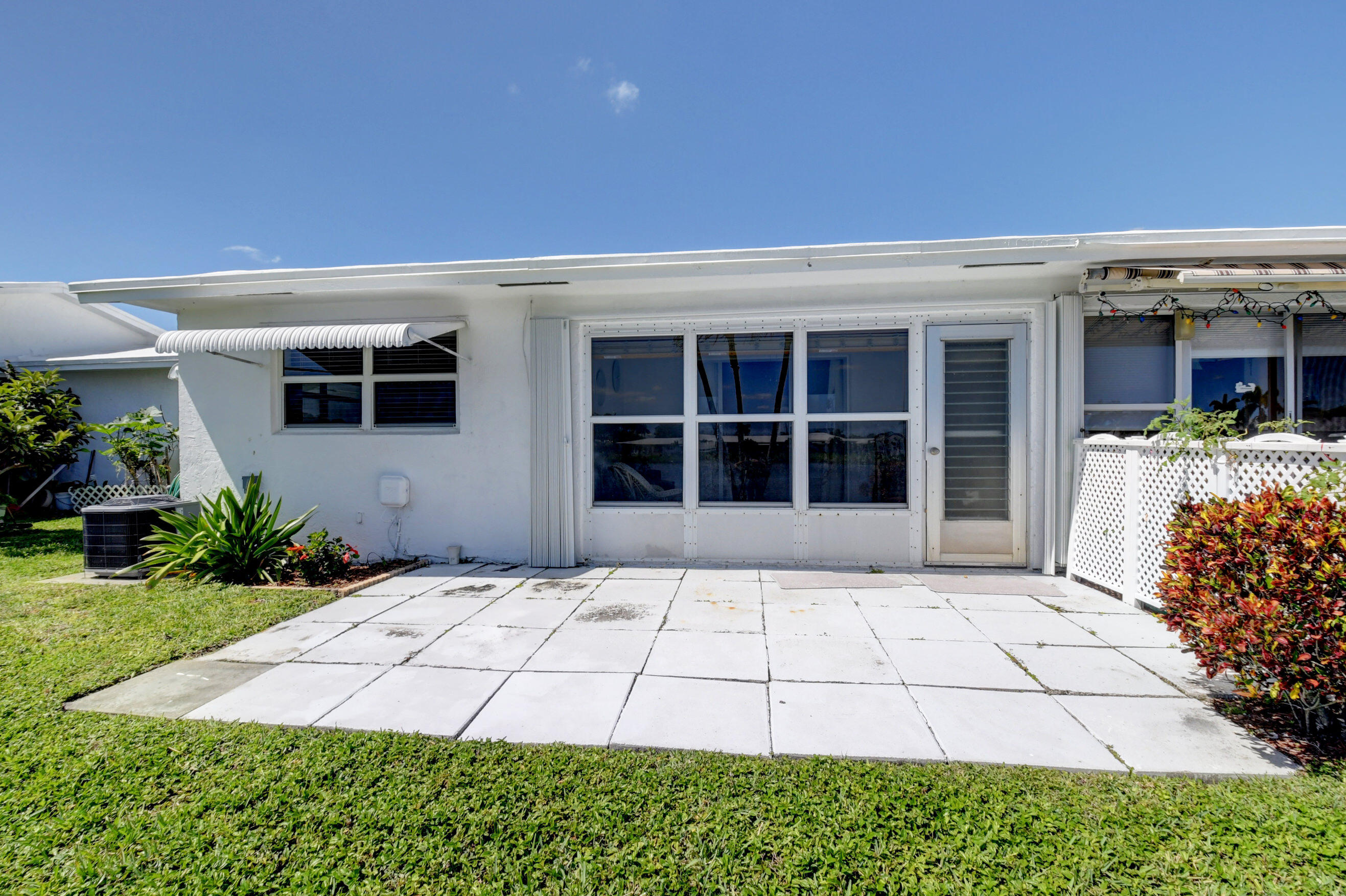 1191 SW Lake Circle 104