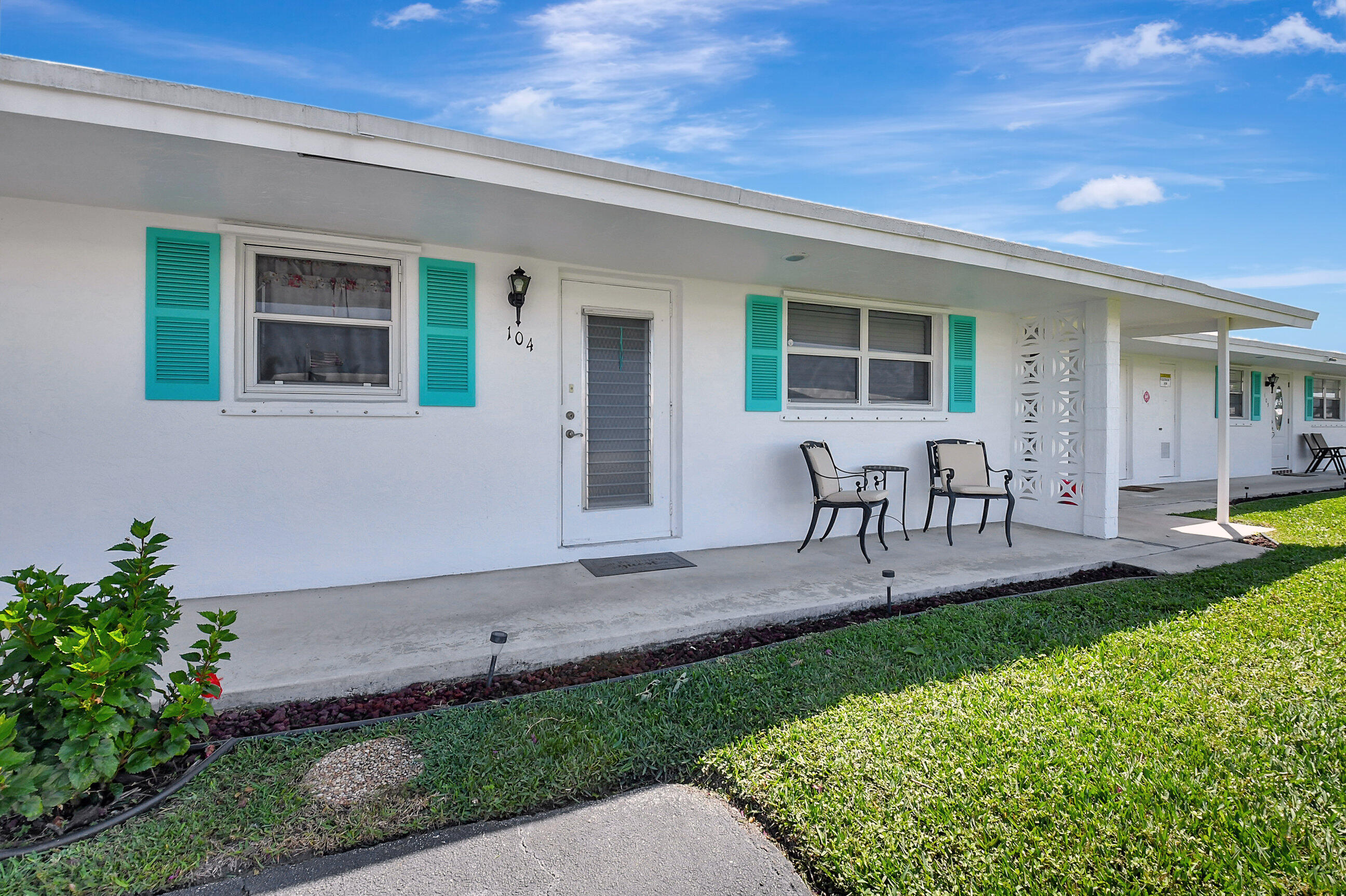 1191 SW Lake Circle 104