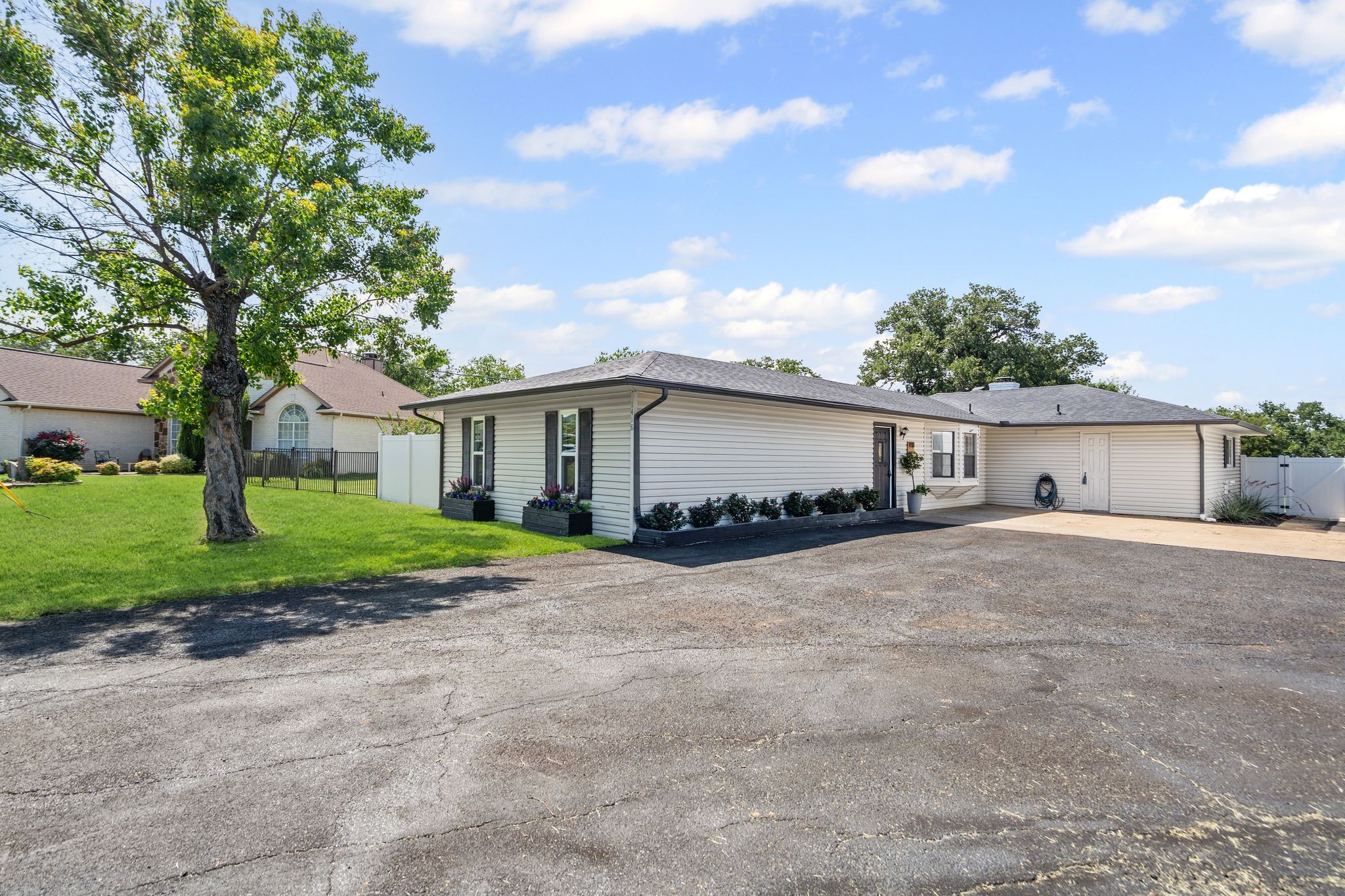 1418 Lakeshore Boulevard