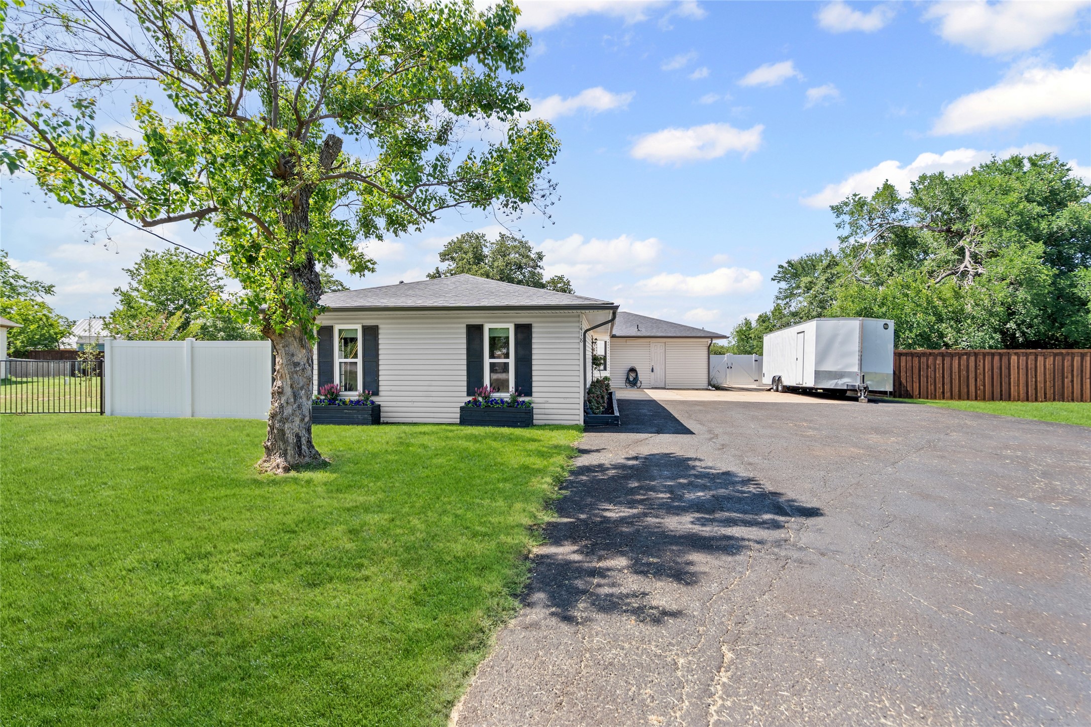 1418 Lakeshore Boulevard