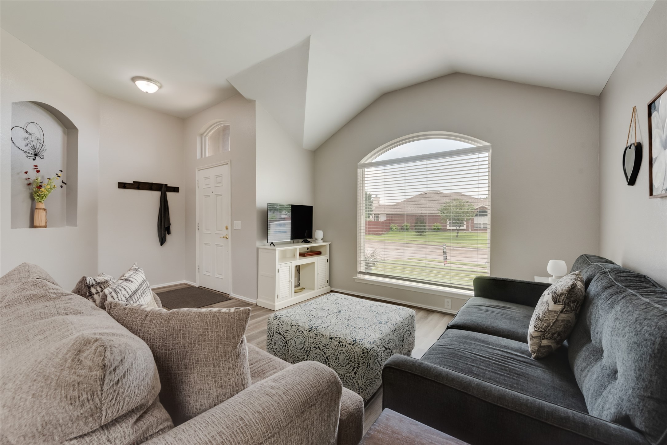 2801 Crater Lake Lane