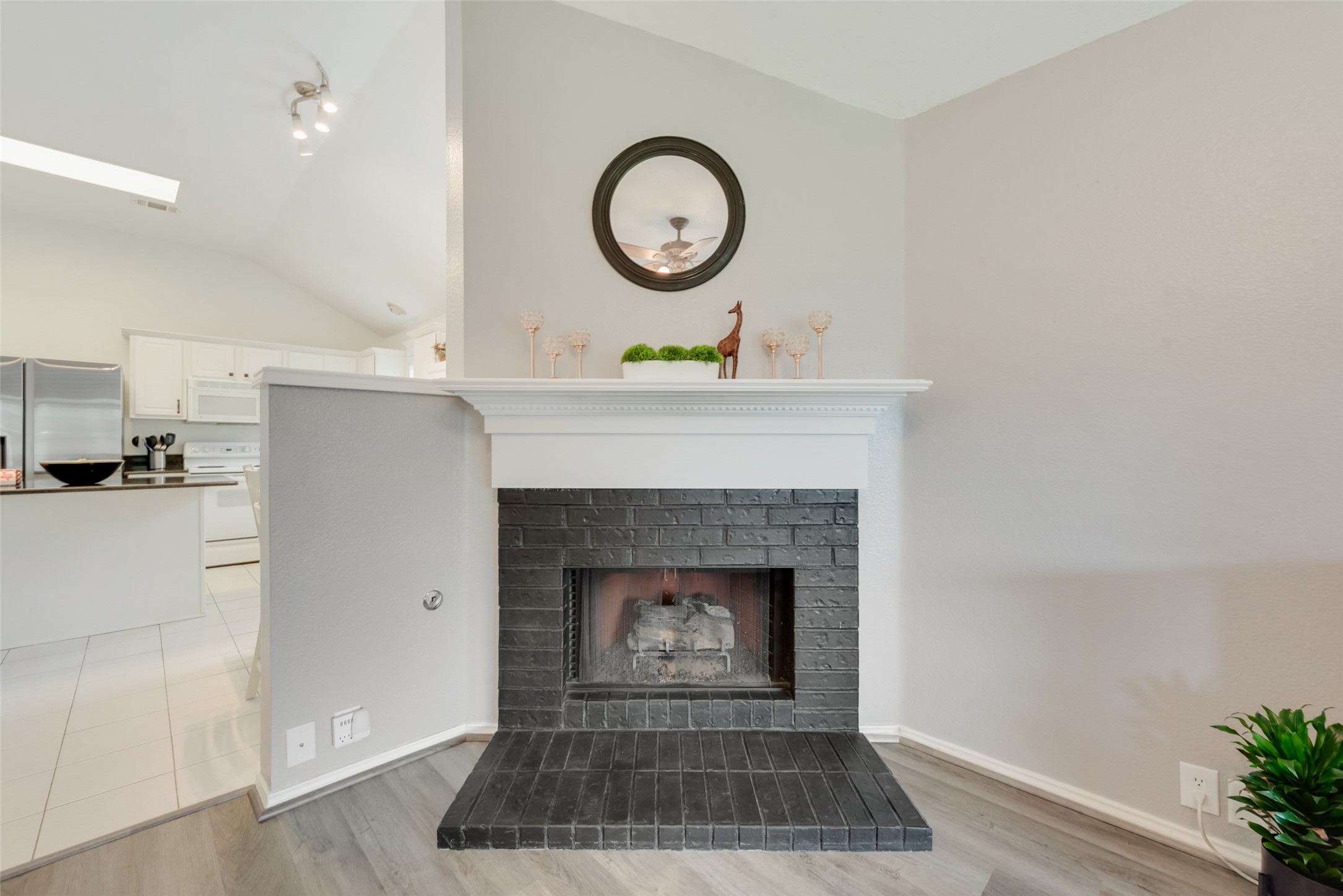 2801 Crater Lake Lane