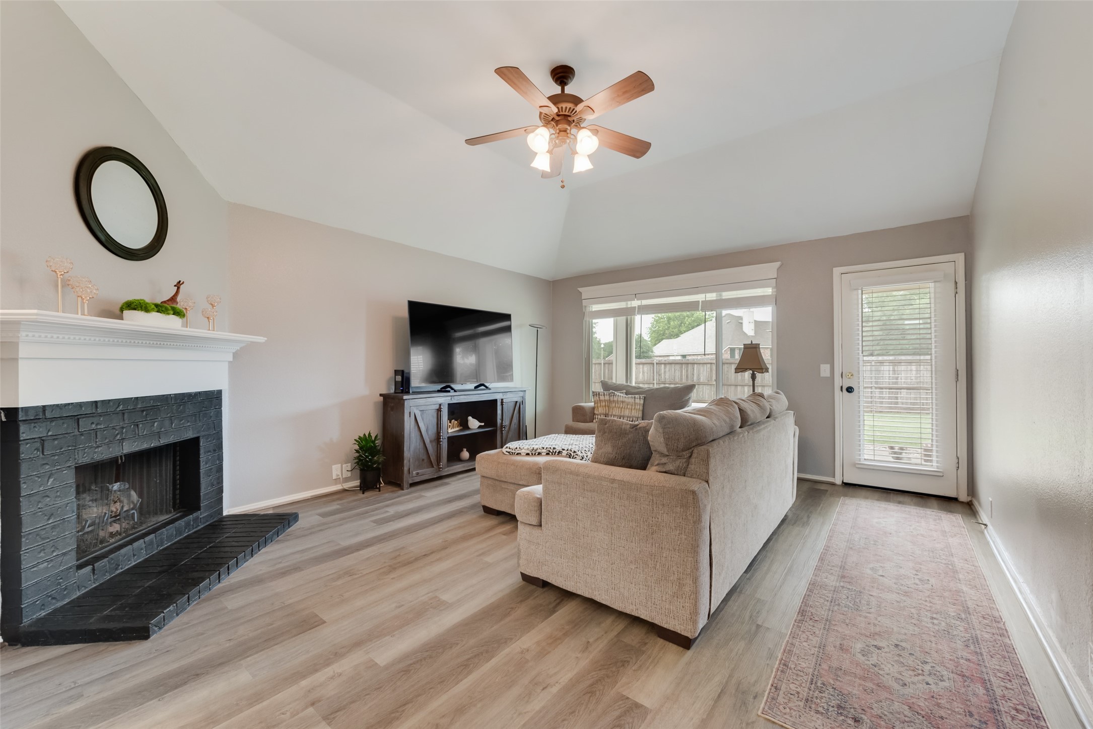 2801 Crater Lake Lane