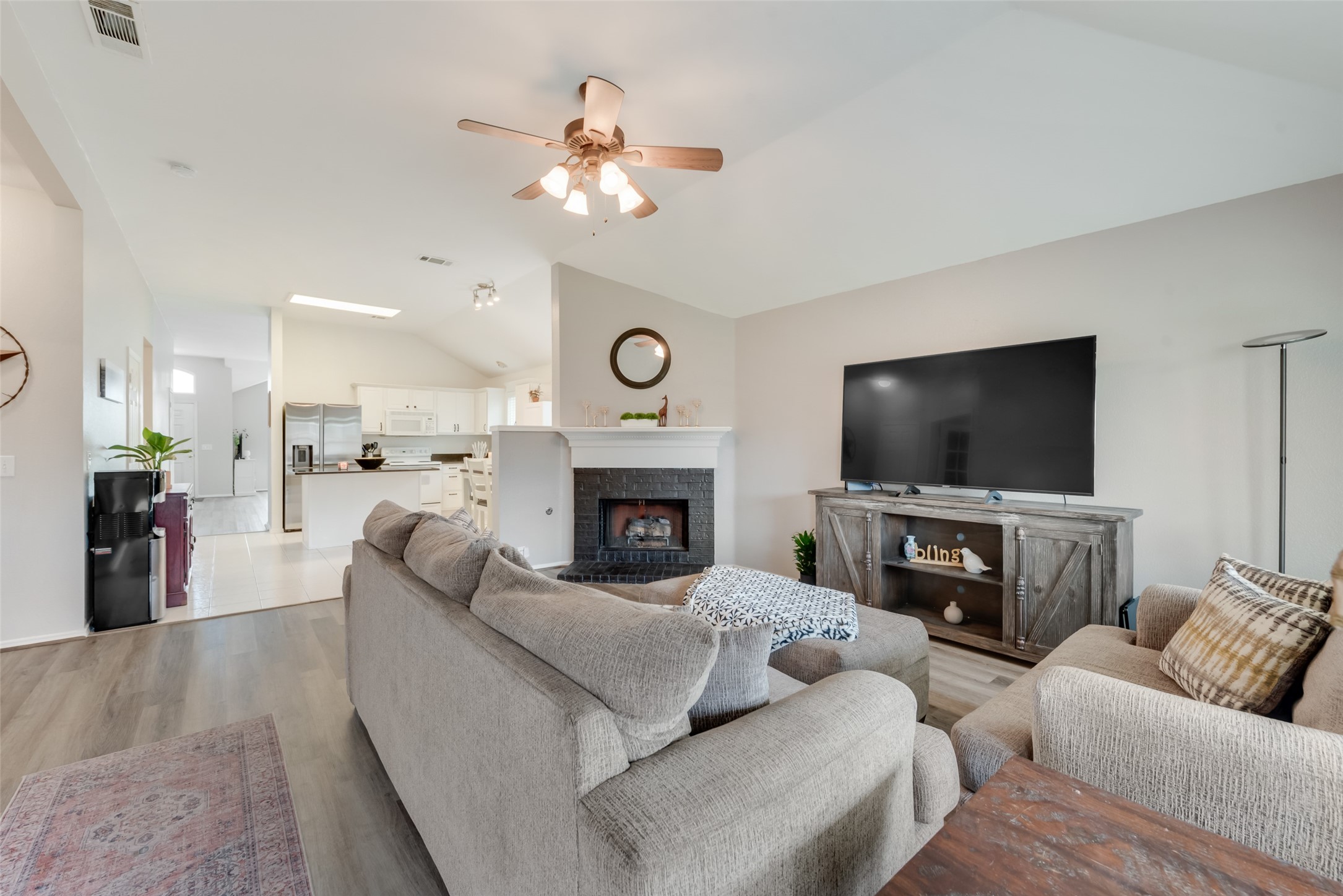 2801 Crater Lake Lane