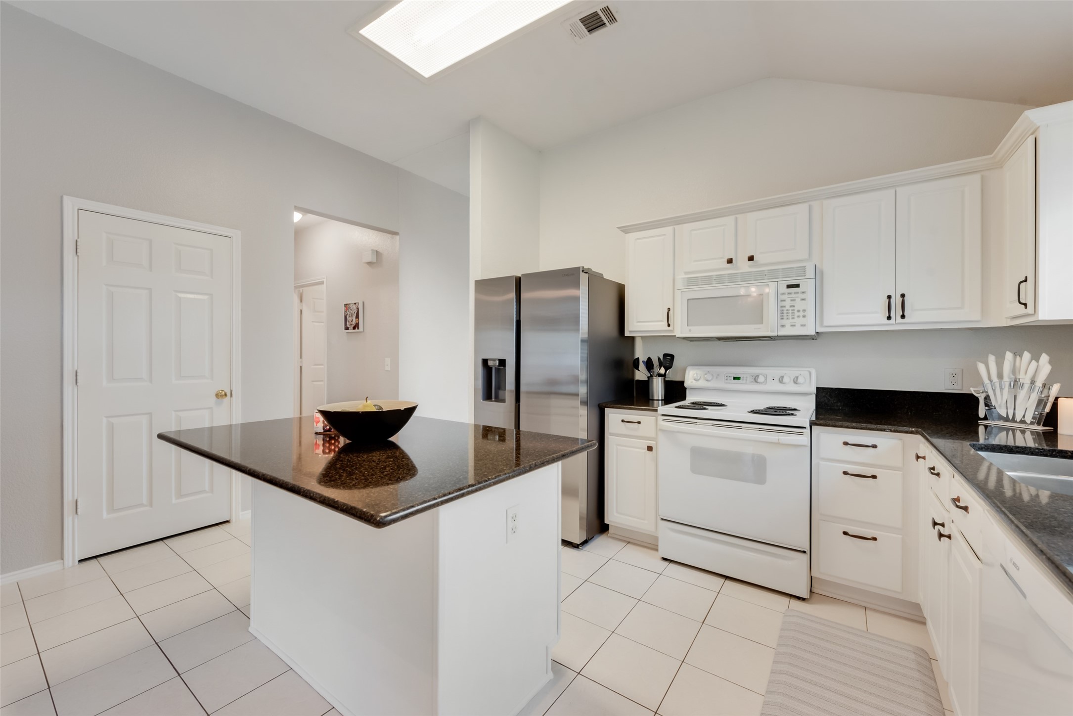 2801 Crater Lake Lane