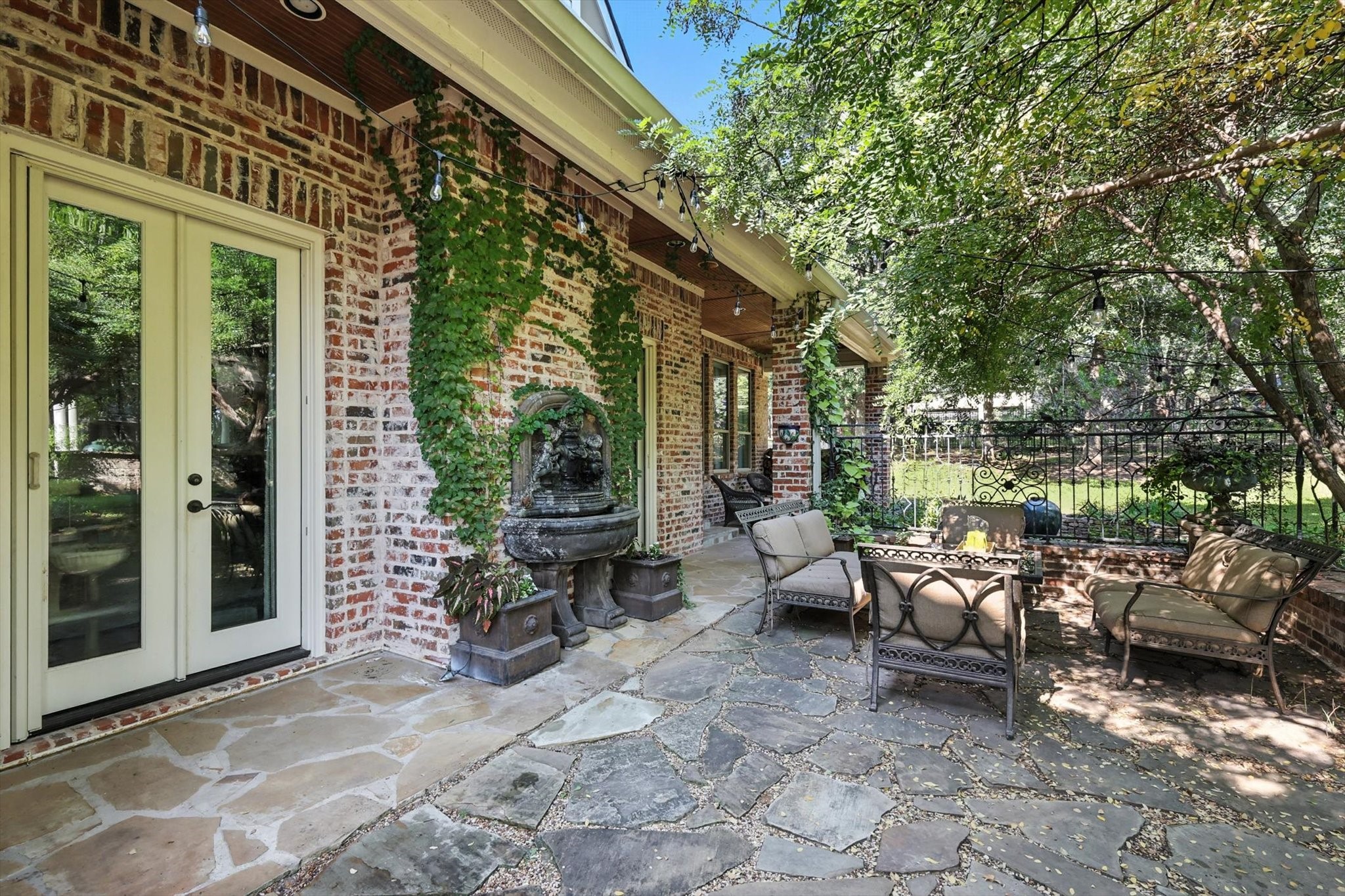 1217 Saddlebrook Way