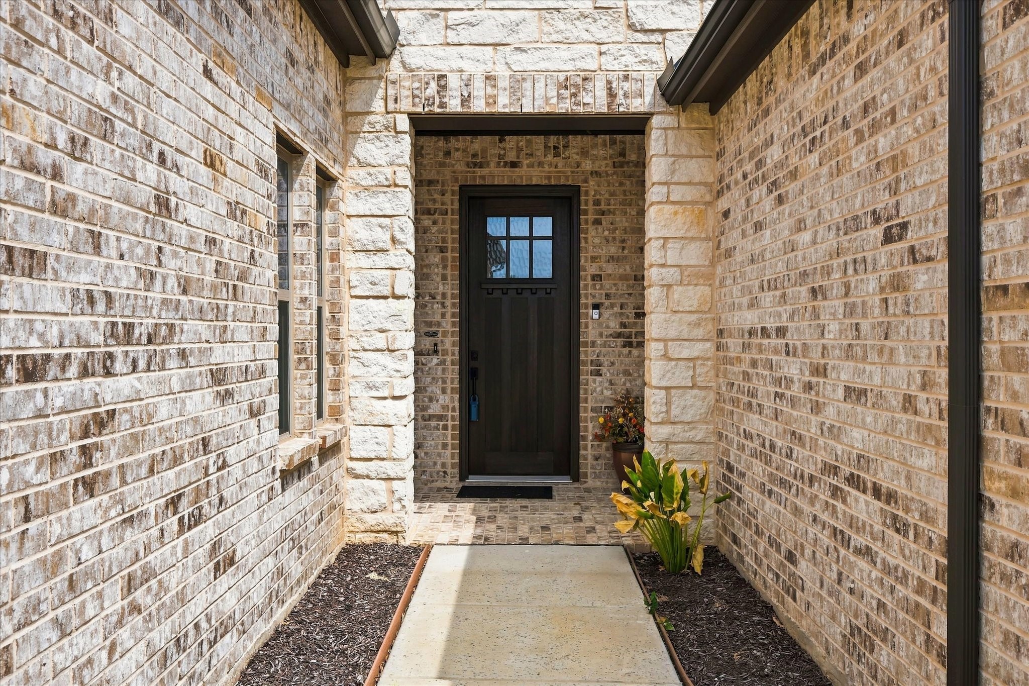 2816 Garrett Drive