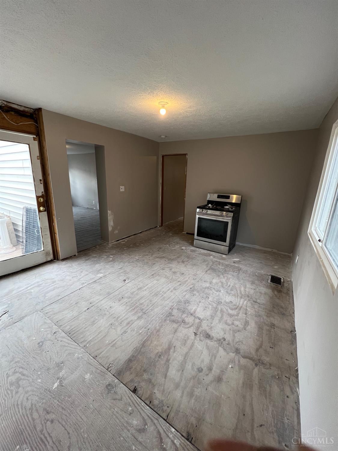 1280 Fairbanks Avenue