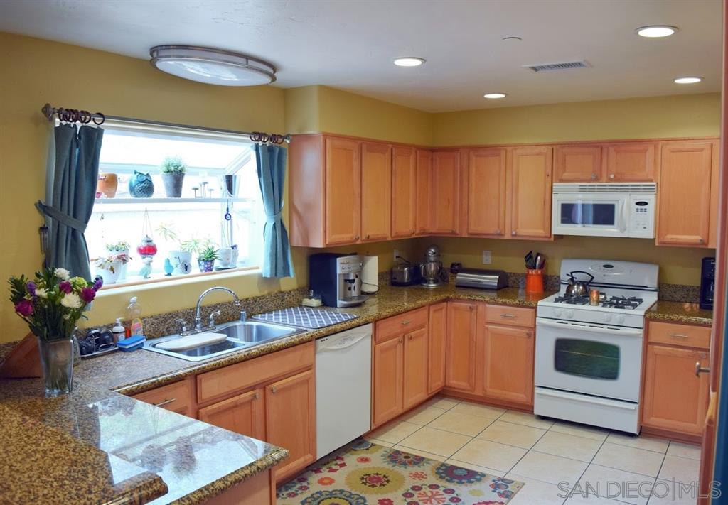 10134 Casa De Oro Blvd.