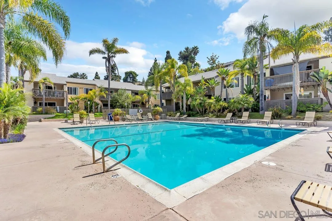 8521 Villa La Jolla Drive Unit: B