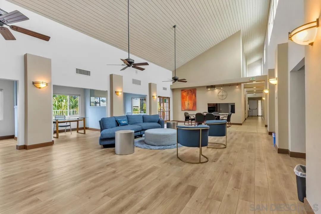 8521 Villa La Jolla Drive Unit: B