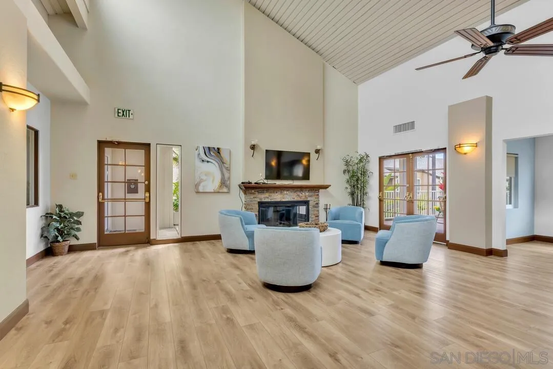 8521 Villa La Jolla Drive Unit: B