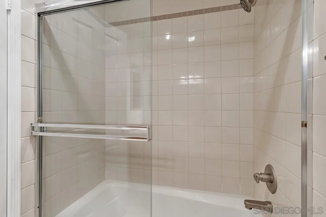 8521 Villa La Jolla Drive Unit: B