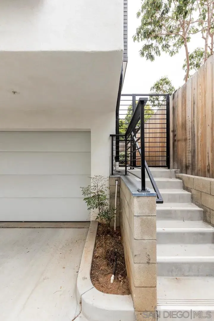 5437 Lauretta Street Unit B